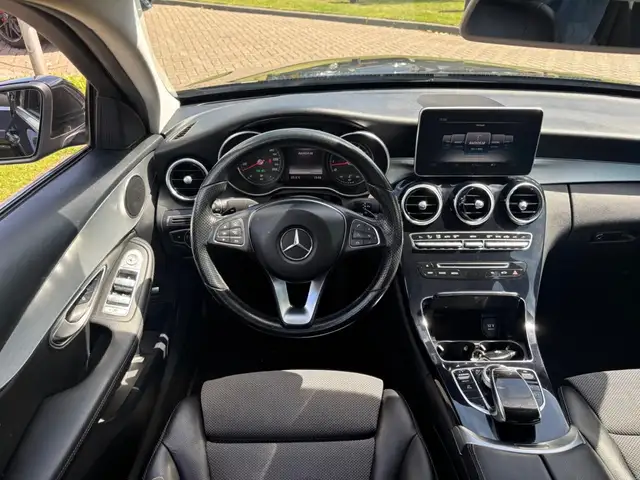 Mercedes-Benz C-Class view 9