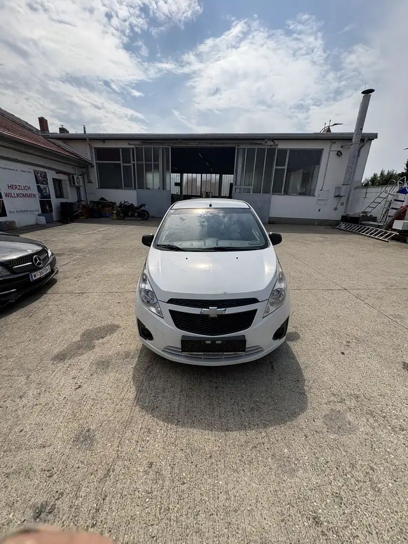 Chevrolet Spark Weiß - 1