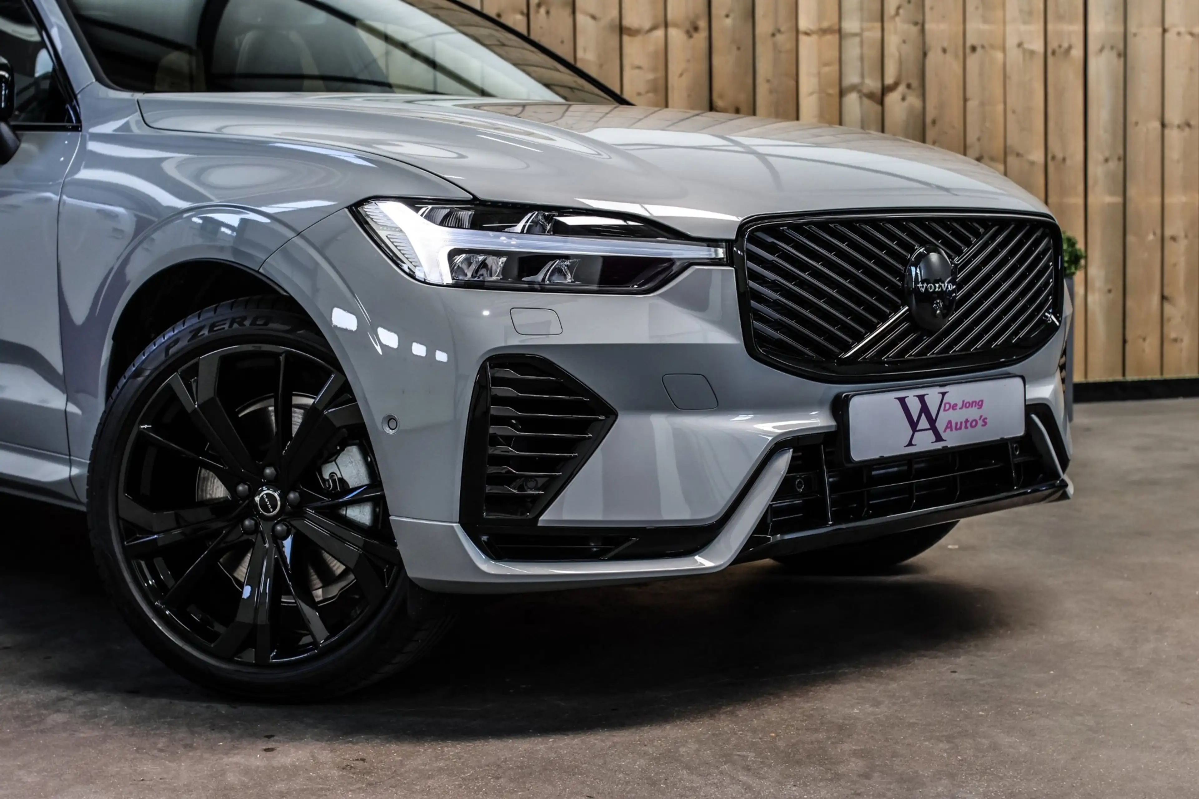 Volvo XC60 2.0 T8 Plug-in hybrid AWD Ultra Black Edition *B&W — photo 16