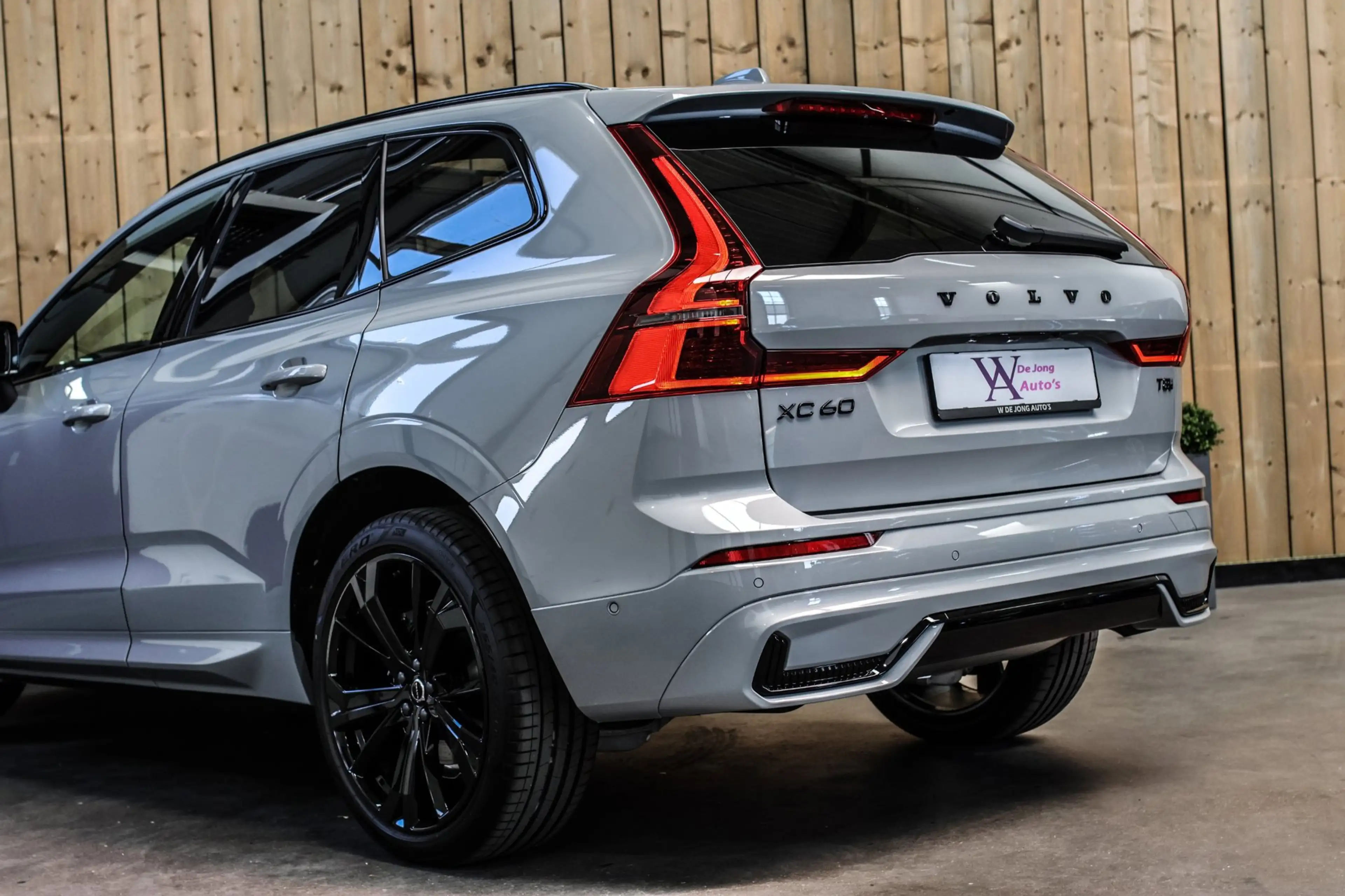 Volvo XC60 2.0 T8 Plug-in hybrid AWD Ultra Black Edition *B&W — photo 26