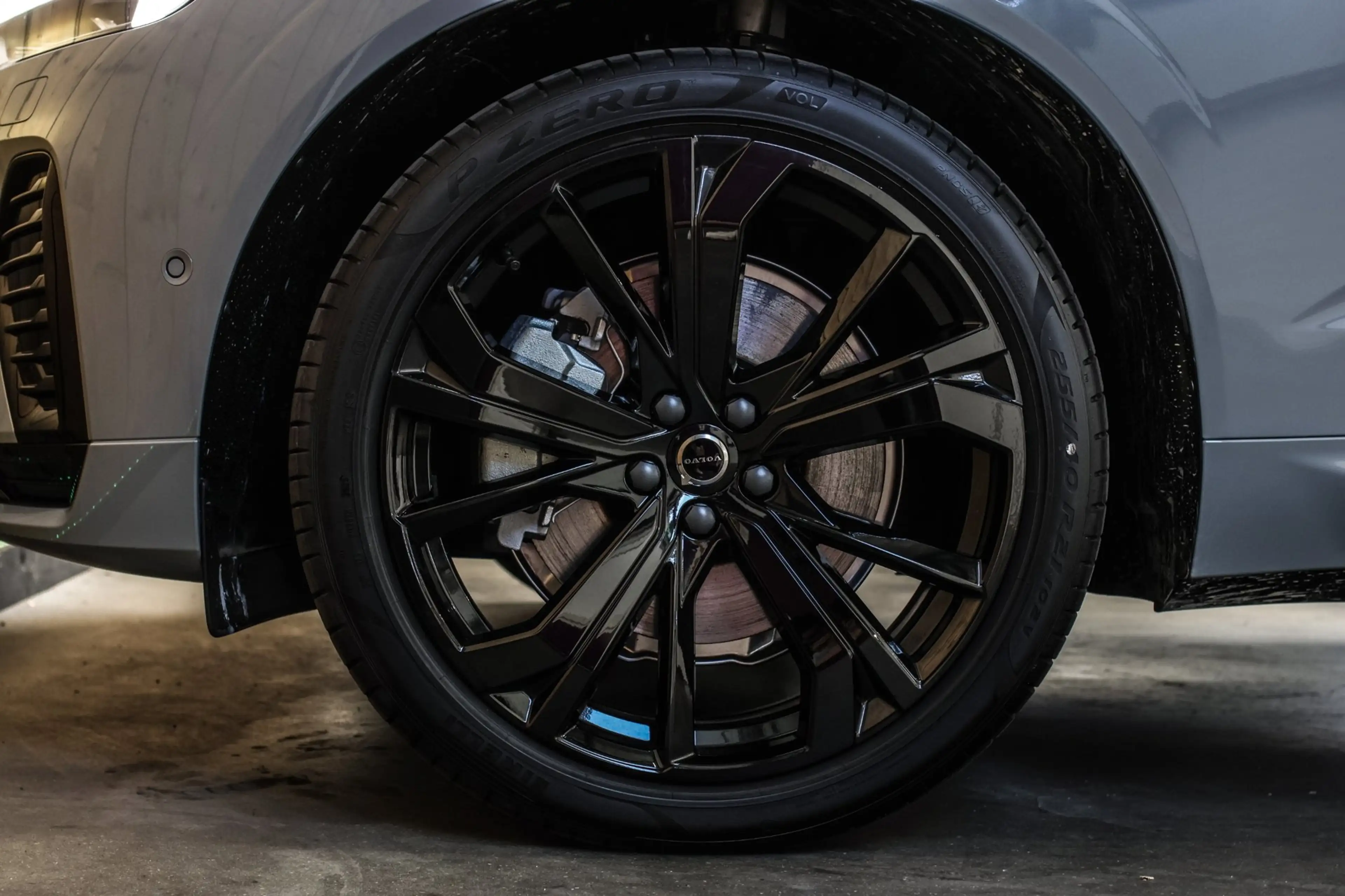Volvo XC60 2.0 T8 Plug-in hybrid AWD Ultra Black Edition *B&W — photo 29