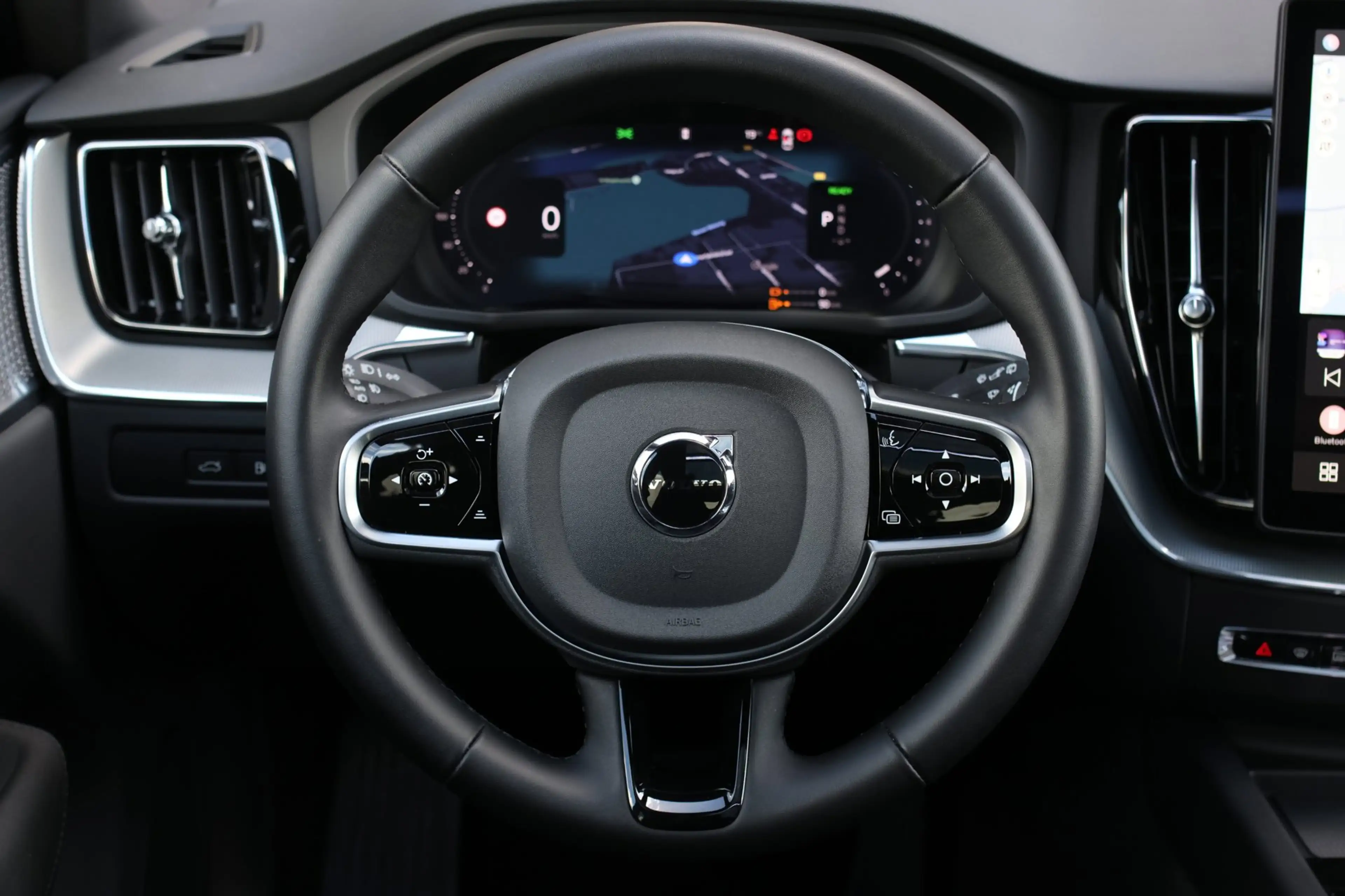 Volvo XC60 2.0 T8 Plug-in hybrid AWD Ultra Black Edition *B&W — photo 50