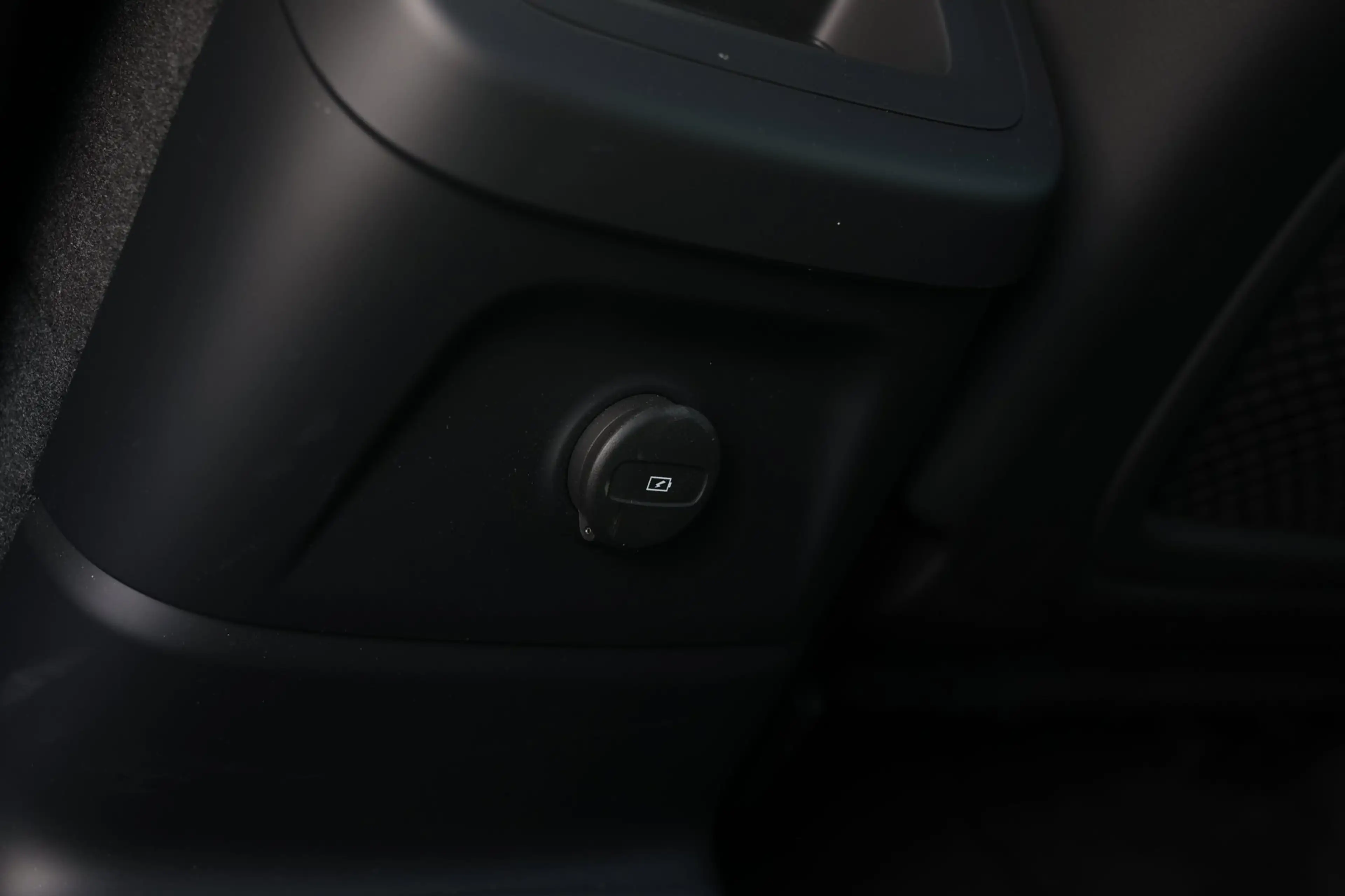 Volvo XC60 2.0 T8 Plug-in hybrid AWD Ultra Black Edition *B&W — photo 45
