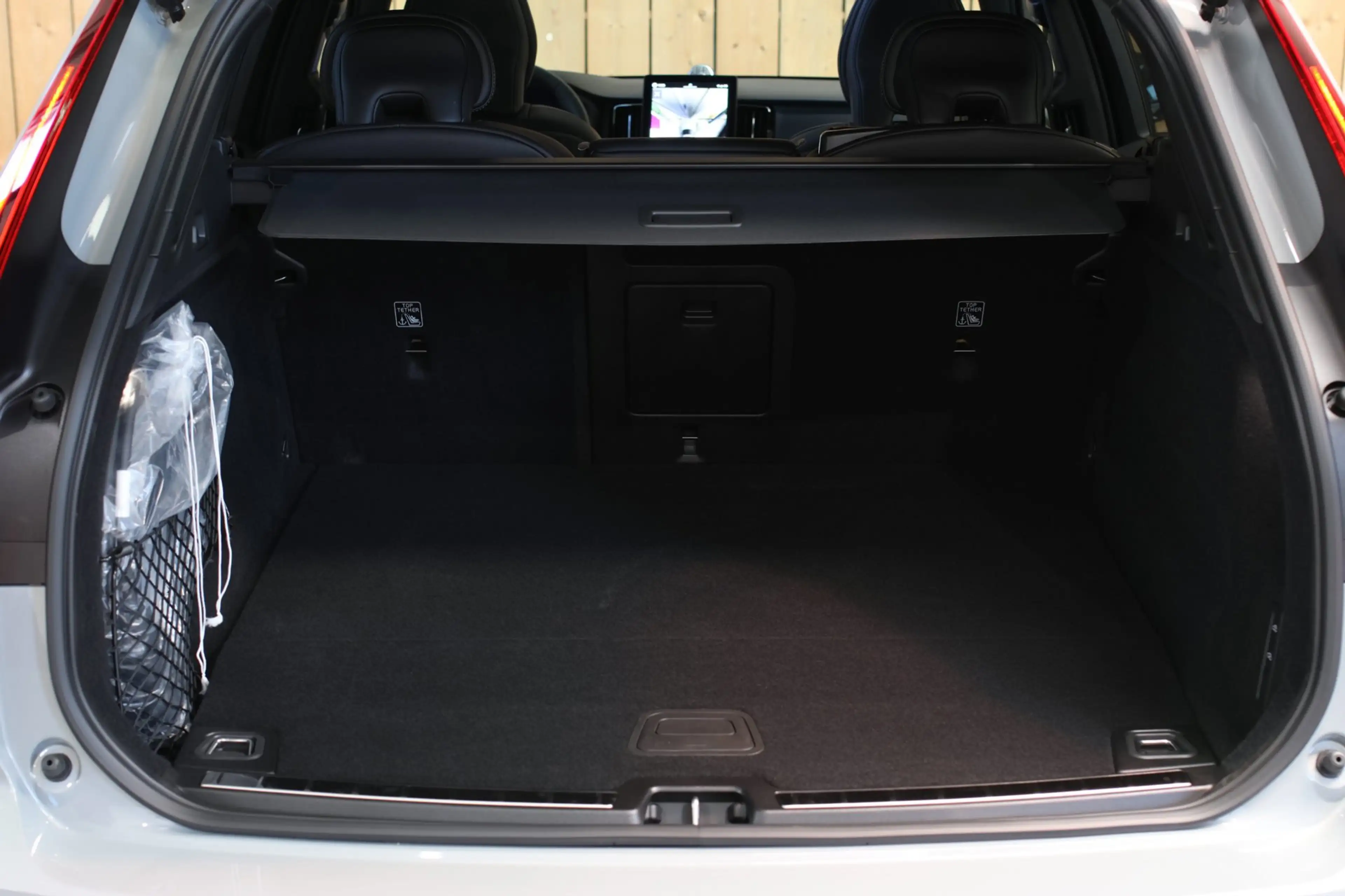 Volvo XC60 2.0 T8 Plug-in hybrid AWD Ultra Black Edition *B&W — photo 19