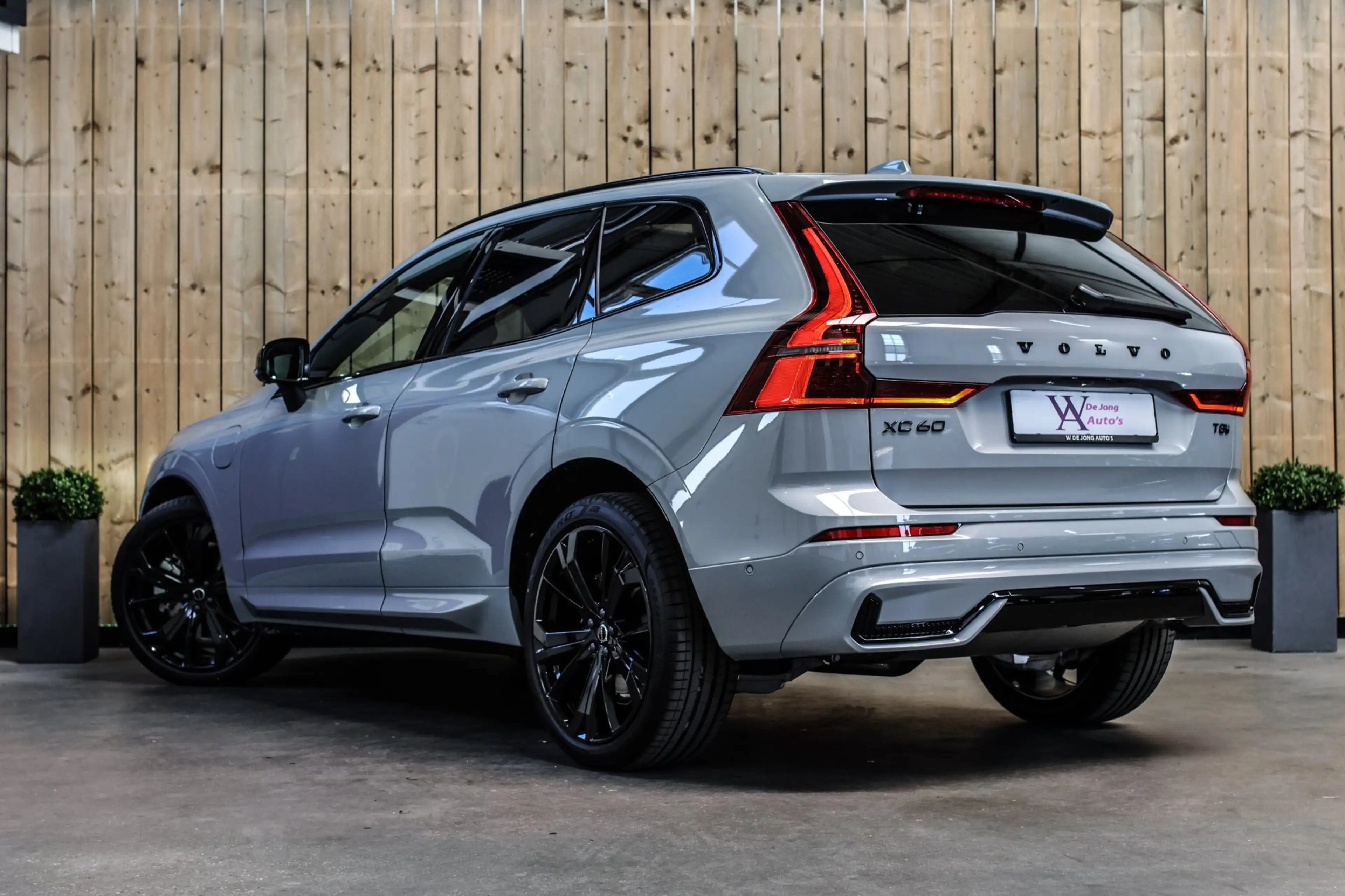 Volvo XC60 2.0 T8 Plug-in hybrid AWD Ultra Black Edition *B&W — photo 25