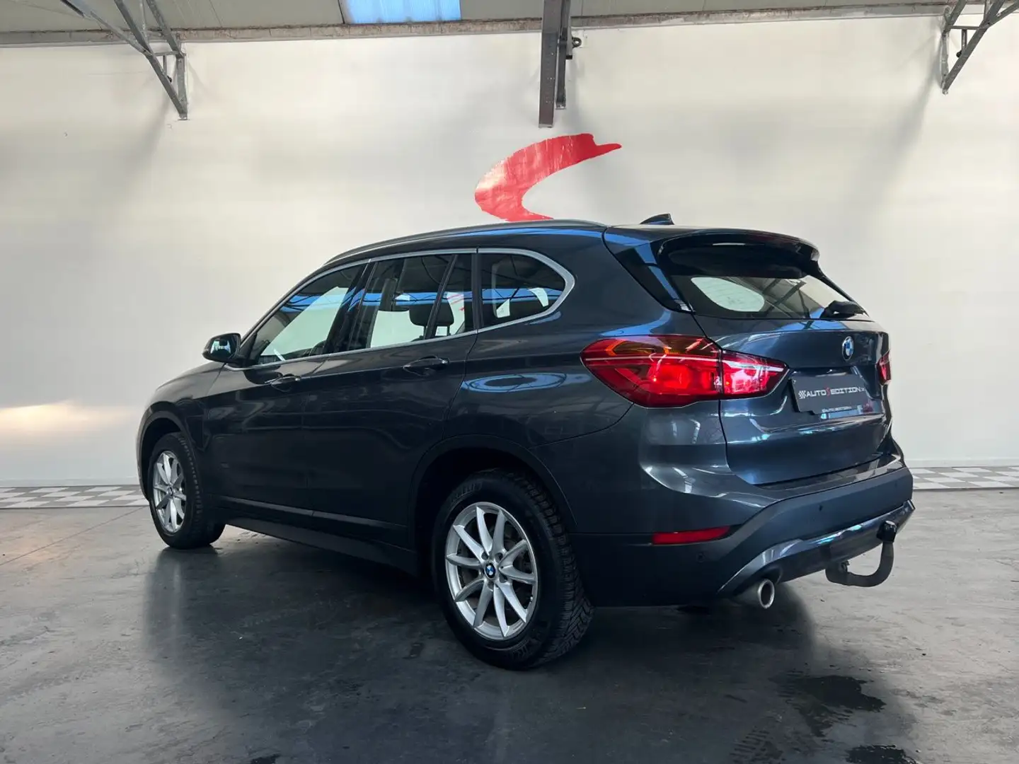 BMW X1 X1 1.5i sDrive18 Grijs - 2