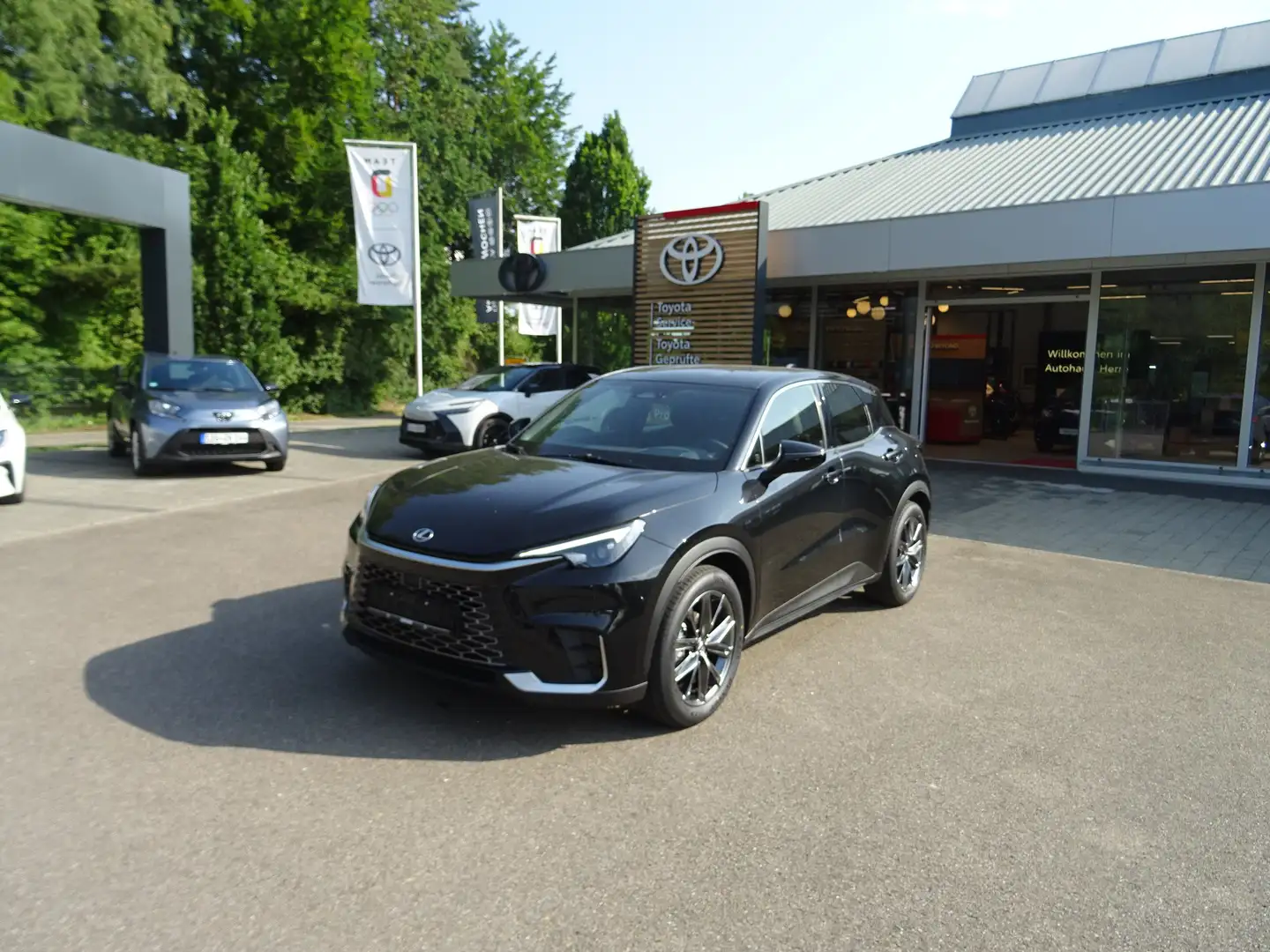 Lexus LBX FWD Elegant Black Edition - 1
