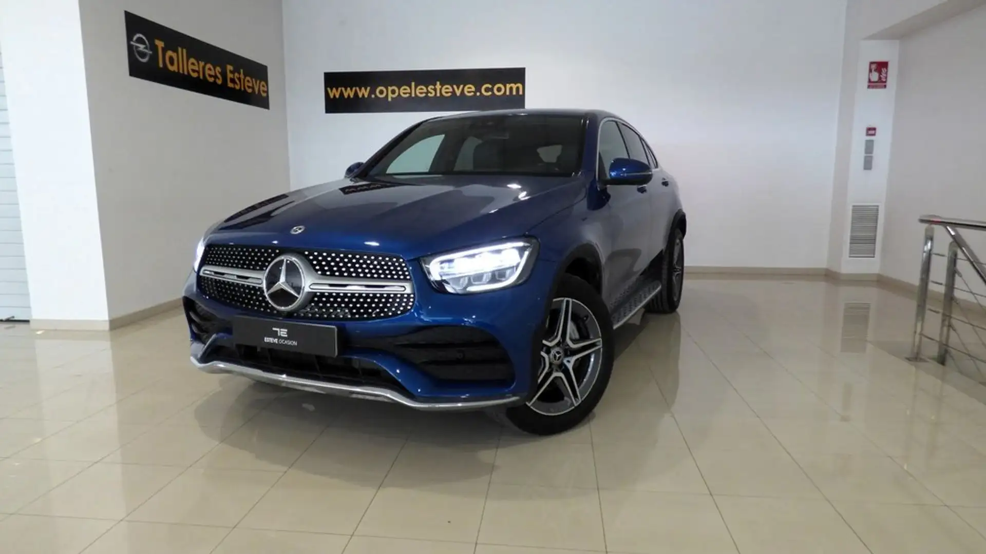 Mercedes-Benz GLC 300 COUPE e 4MATIC Azul - 2