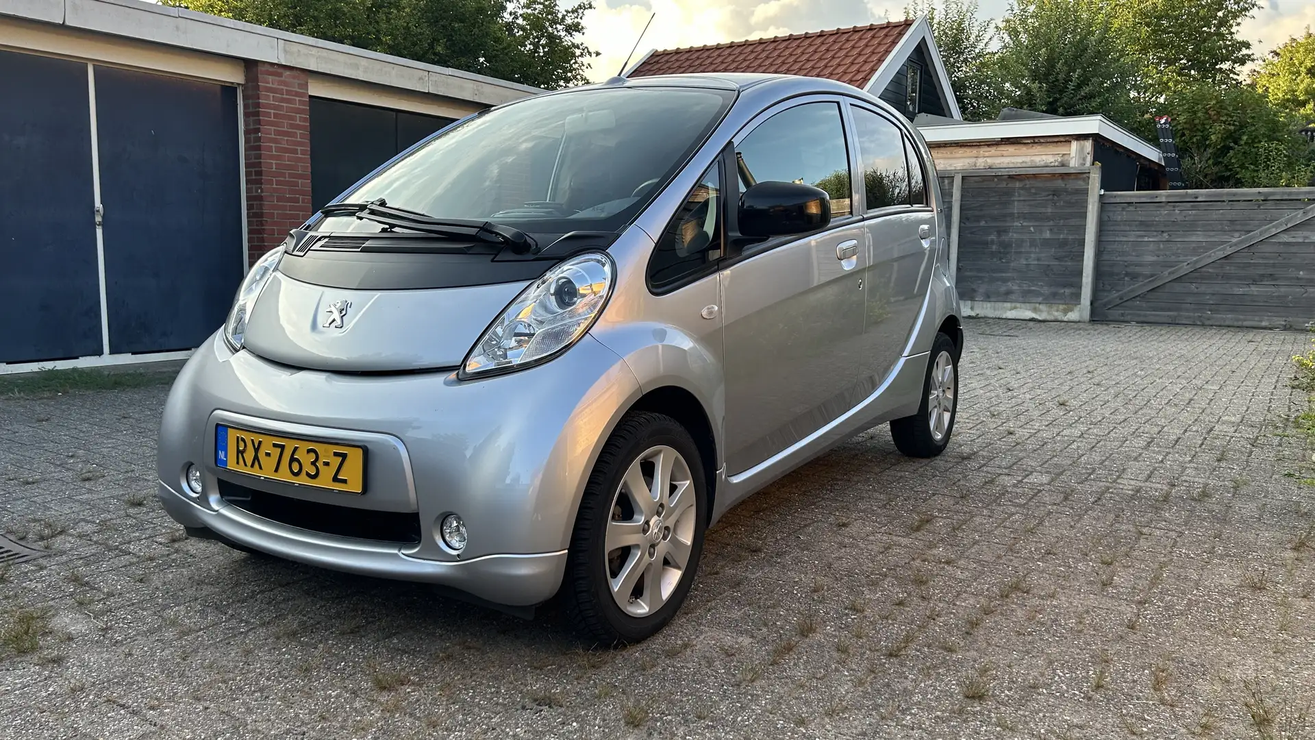 Peugeot iOn Active Gris - 2