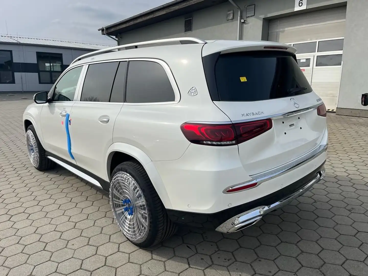 Mercedes-Benz GLS 600 Maybach 4Matic *MY2023*FULLY LOADED* Biały - 2