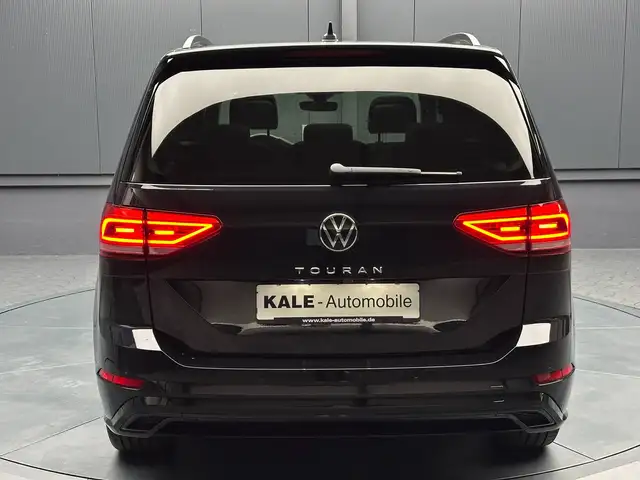 Volkswagen Touran view 4