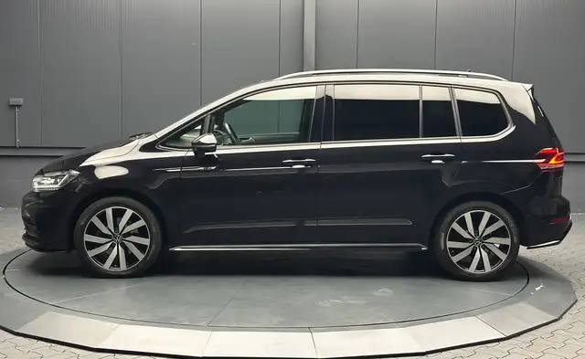 Volkswagen Touran view 2