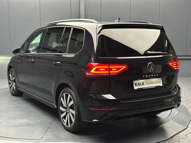 Volkswagen Touran view 3