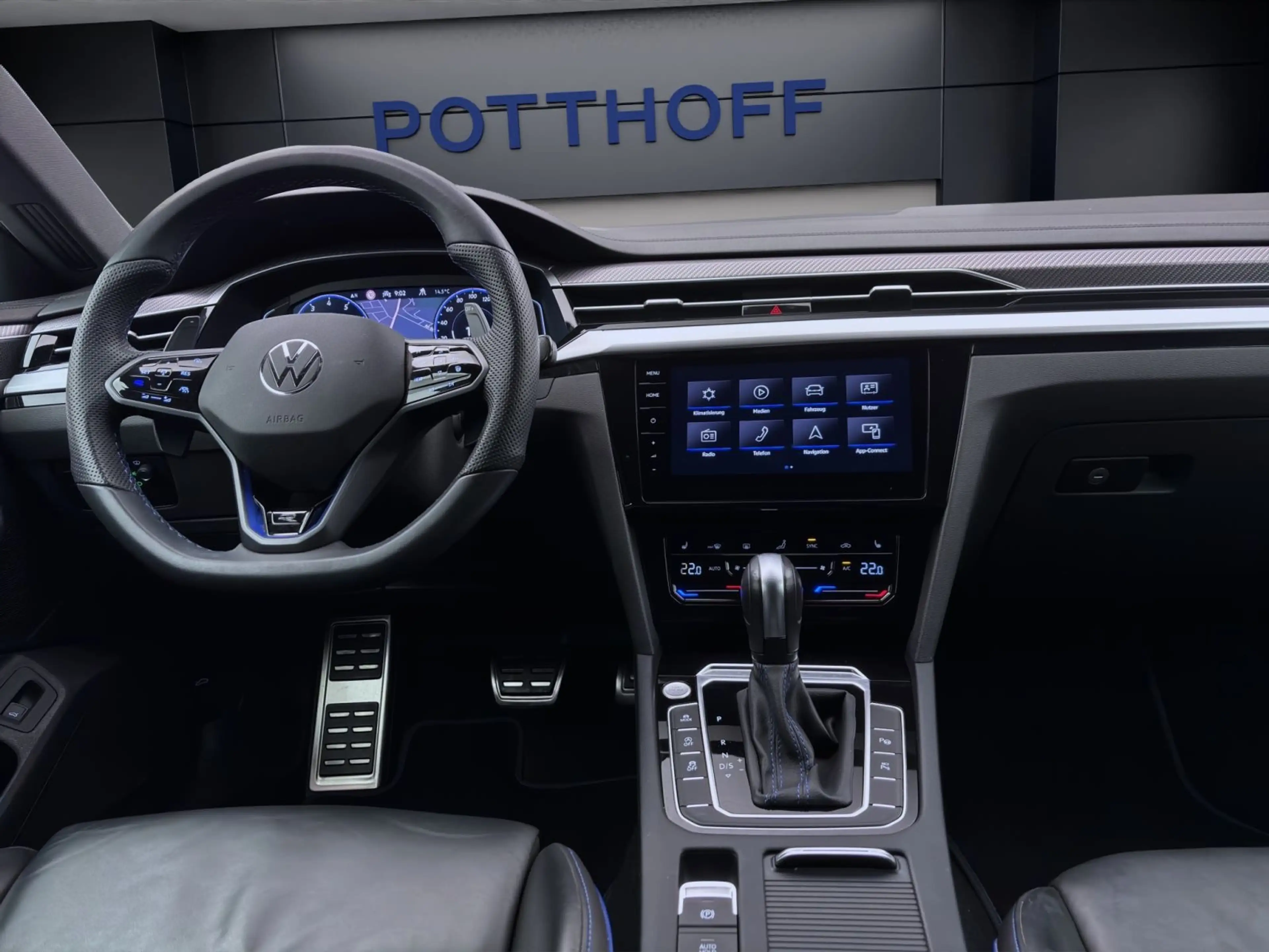 Volkswagen Arteon 2.0 TSI DSG 4M R PANO AHK — photo 14