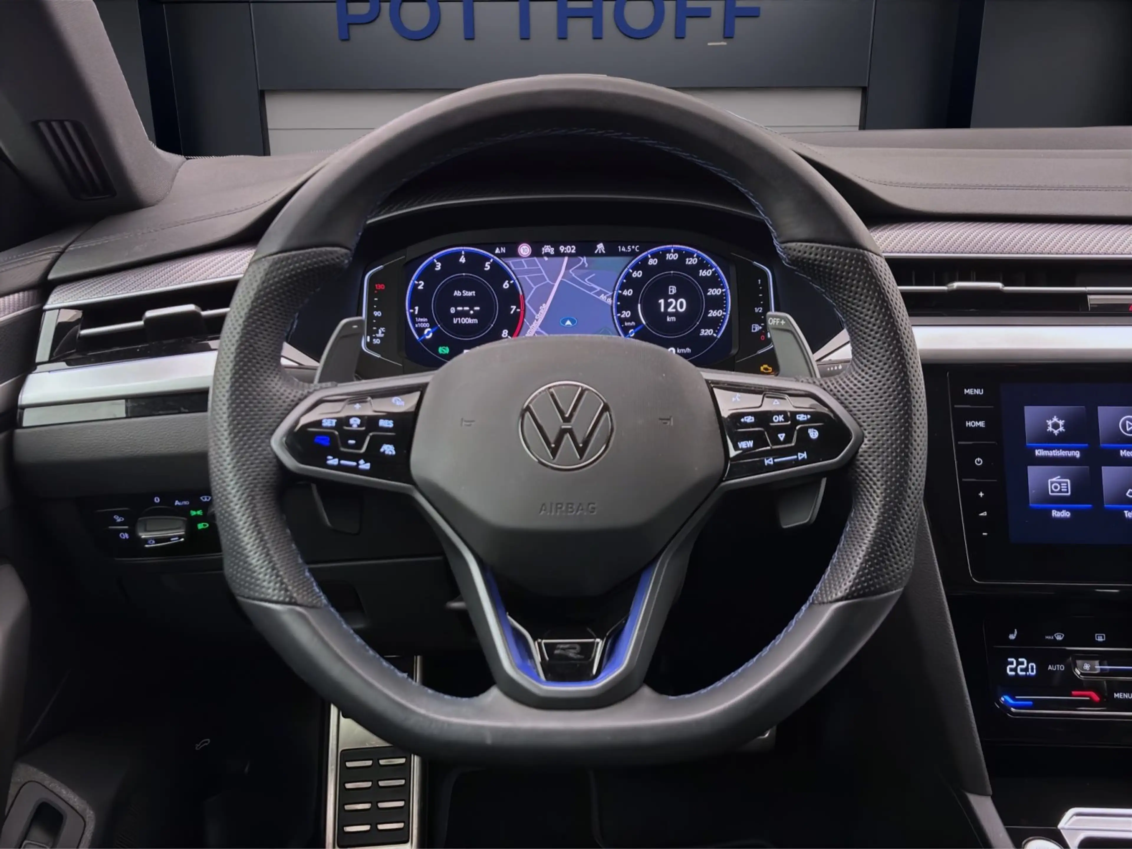 Volkswagen Arteon 2.0 TSI DSG 4M R PANO AHK — photo 12