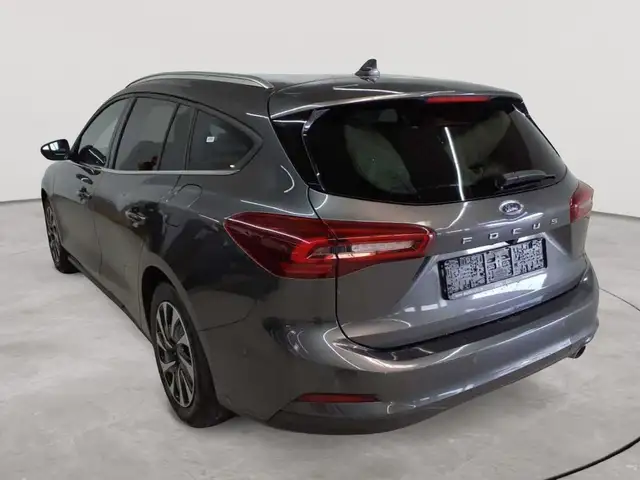 Ford Focus view 5
