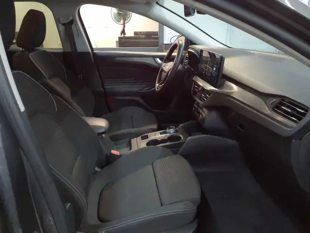 Ford Focus view 8