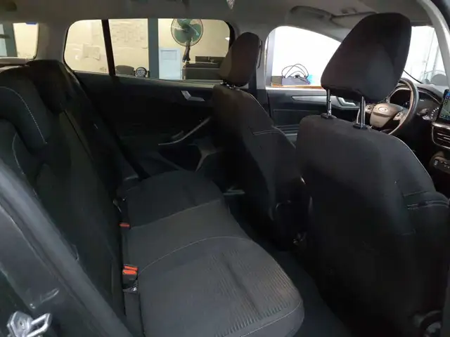 Ford Focus view 14