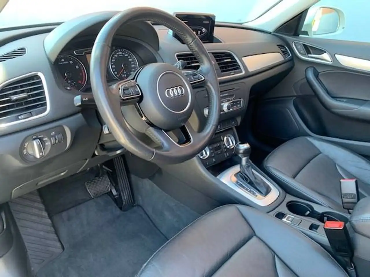 Audi Q3 снимка Audi Q3