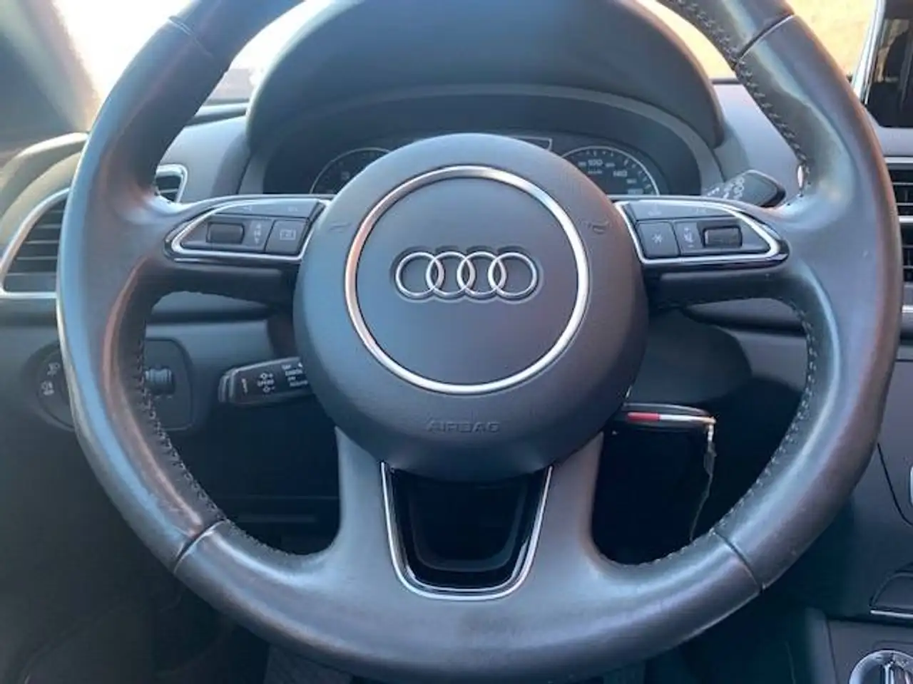 Audi Q3 снимка Audi Q3