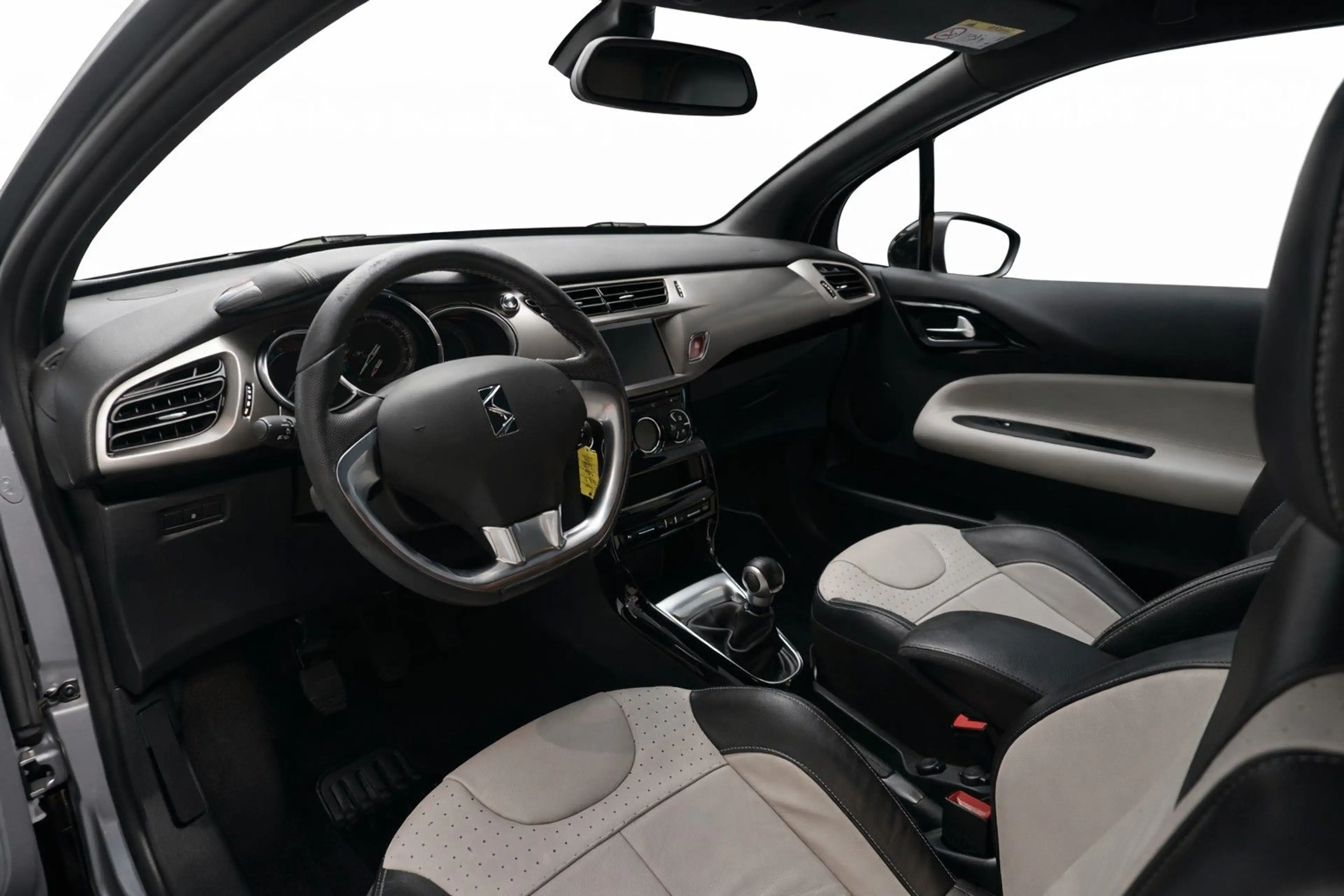 DS Automobiles DS 3 SoChic NAVI, LEDER, LED, SITZHEIZUNG, PDC — photo 14
