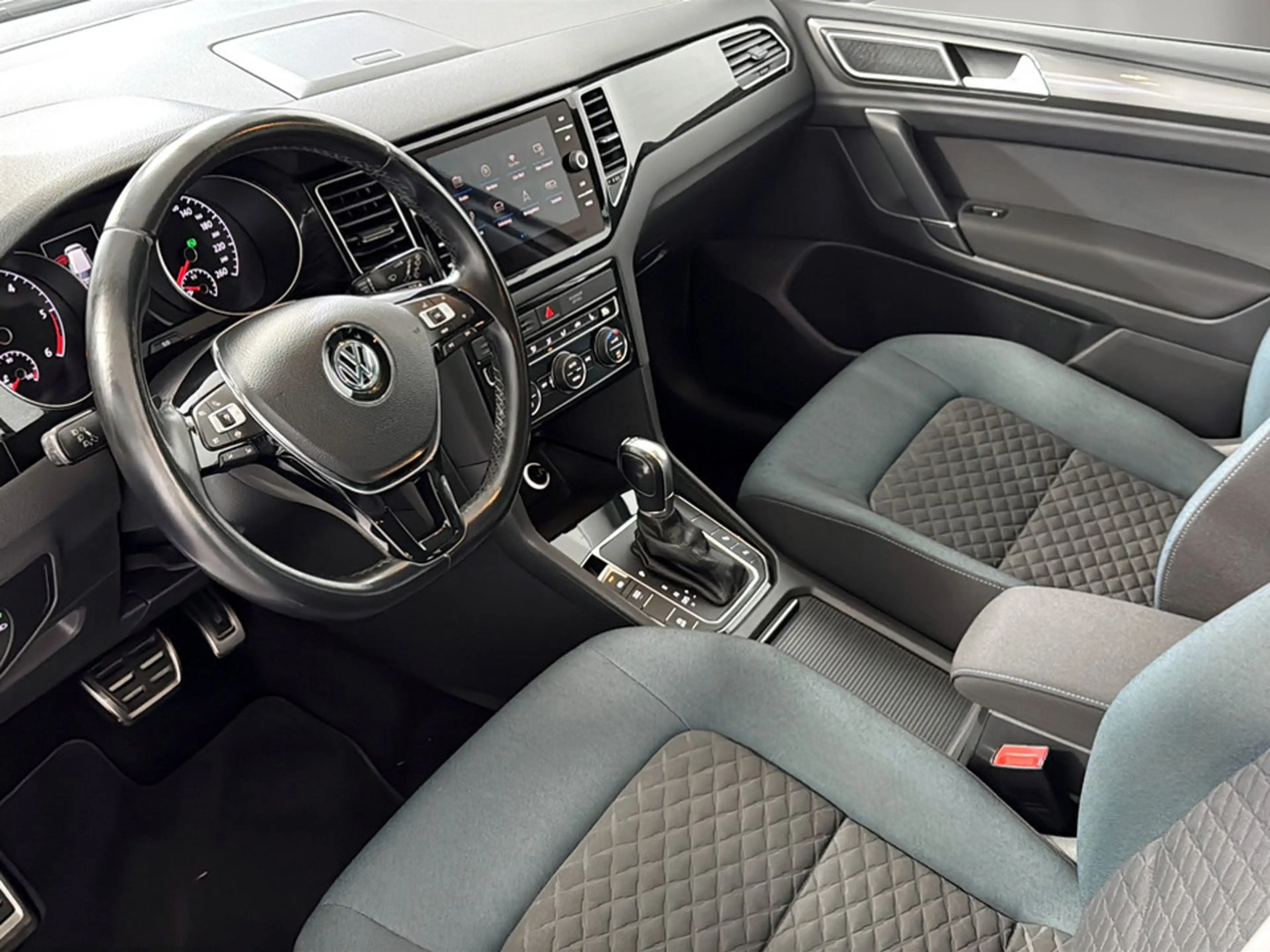 Volkswagen Golf Sportsvan Comfortline TDI SCR DSG — photo 7