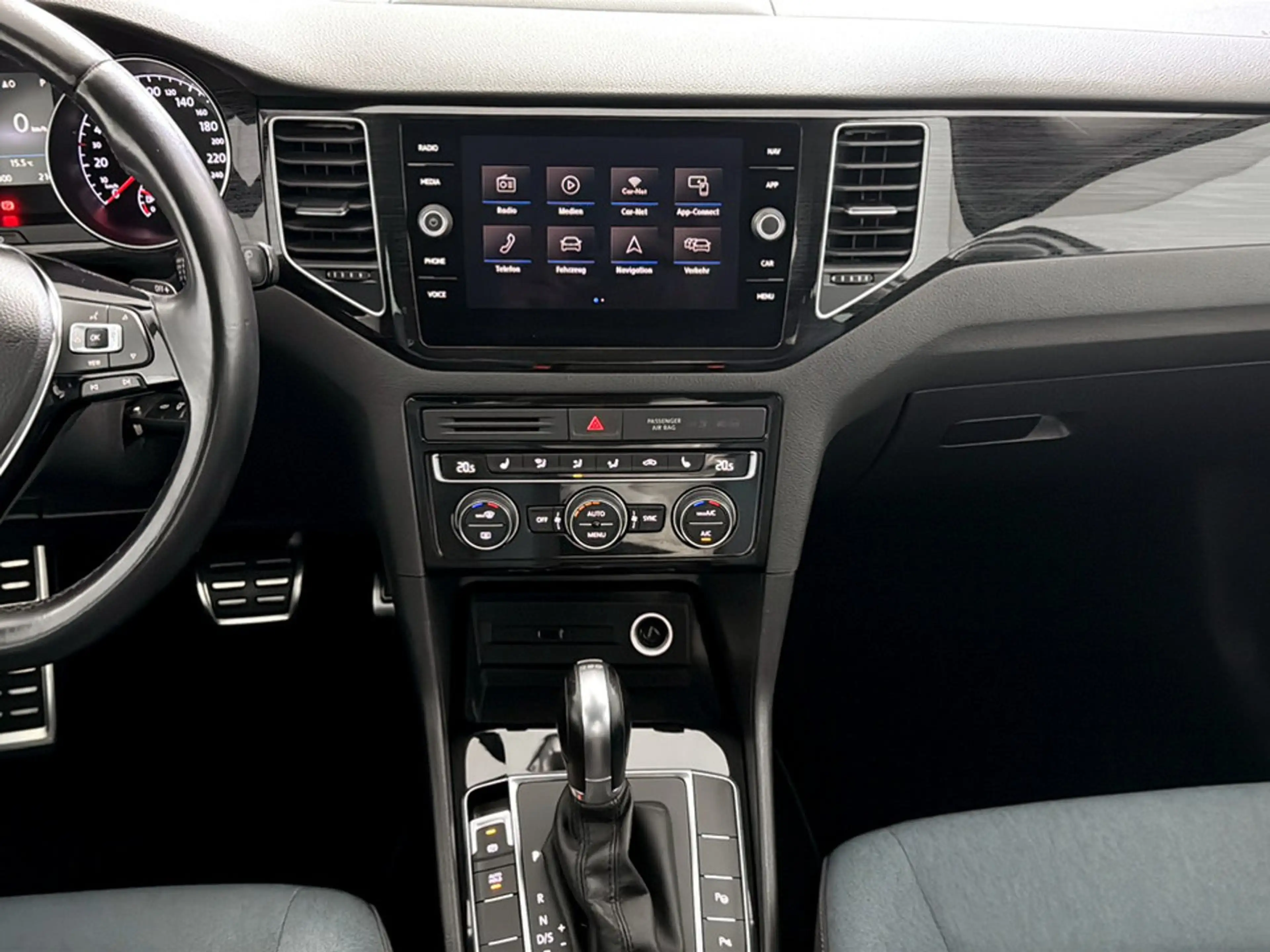 Volkswagen Golf Sportsvan Comfortline TDI SCR DSG — photo 10