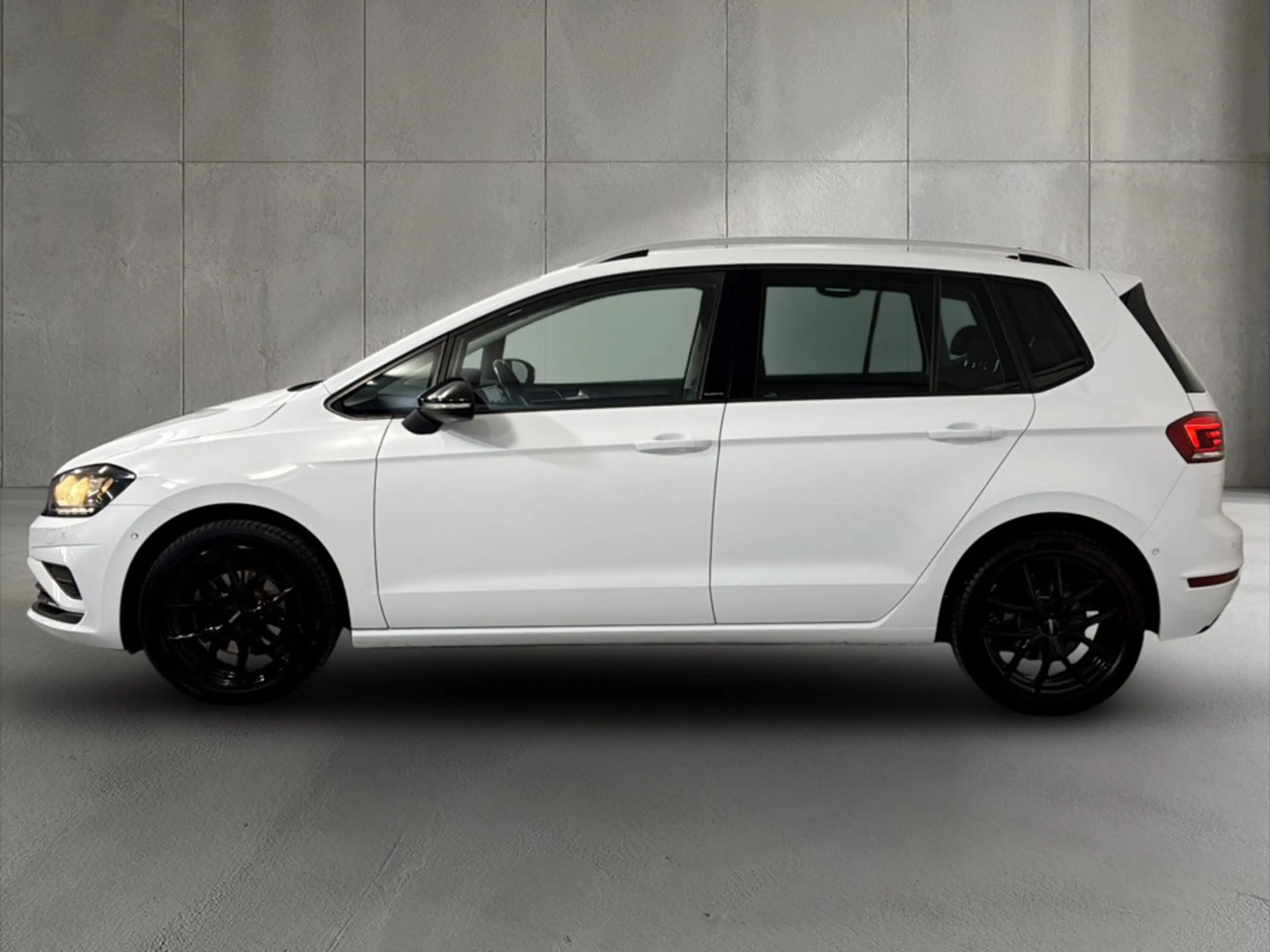 Volkswagen Golf Sportsvan Comfortline TDI SCR DSG — photo 3