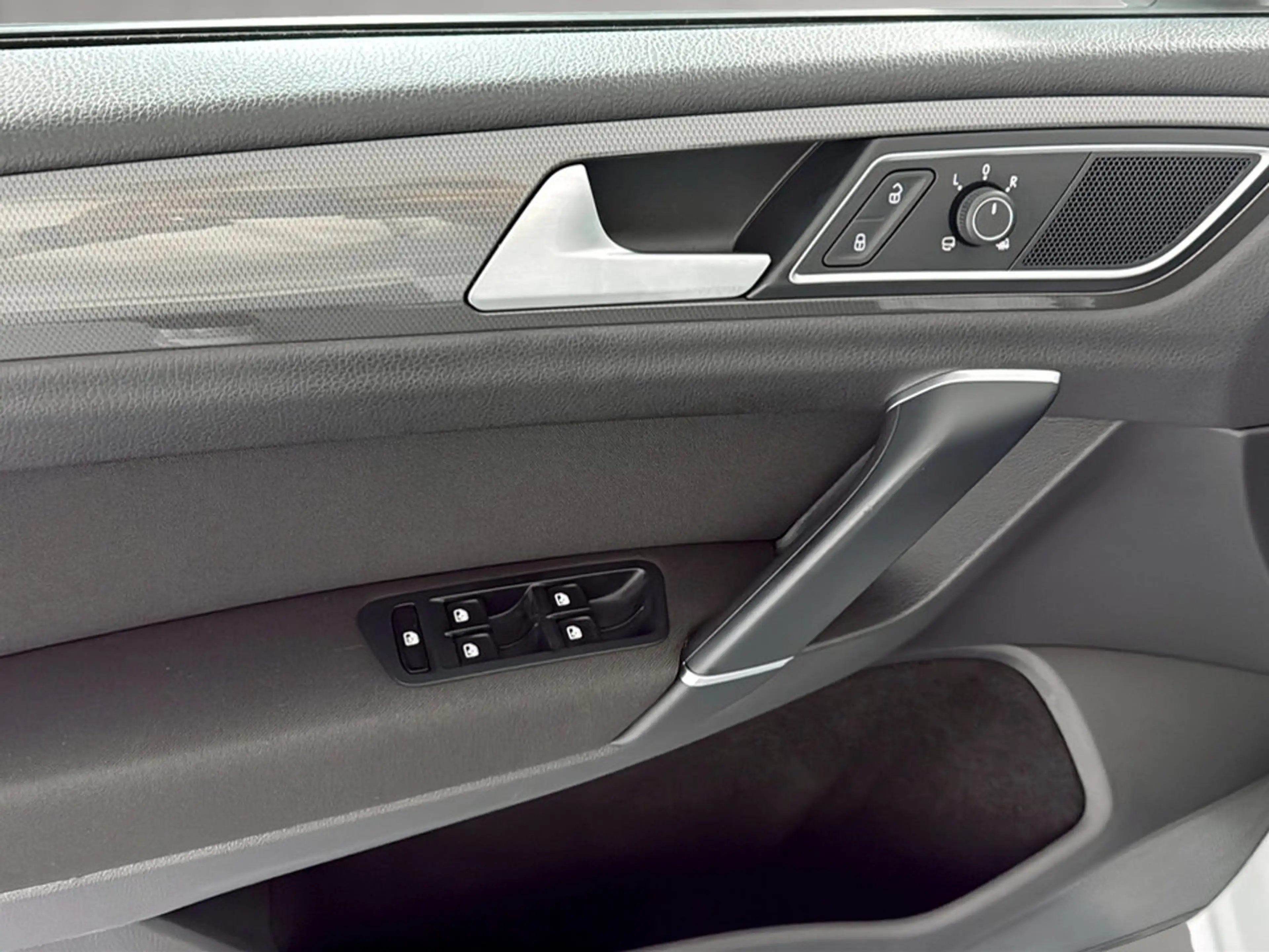 Volkswagen Golf Sportsvan Comfortline TDI SCR DSG — photo 14