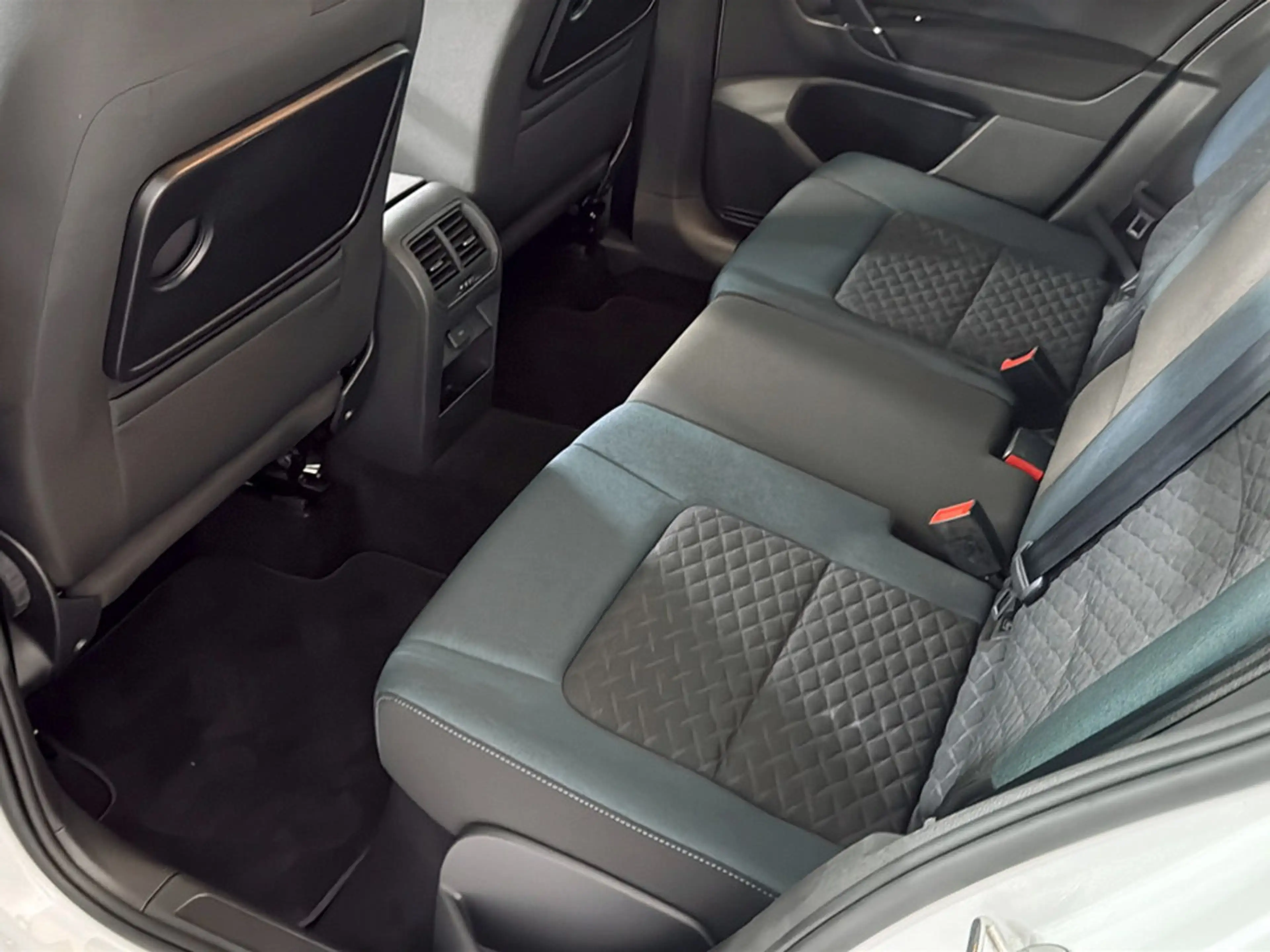 Volkswagen Golf Sportsvan Comfortline TDI SCR DSG — photo 11