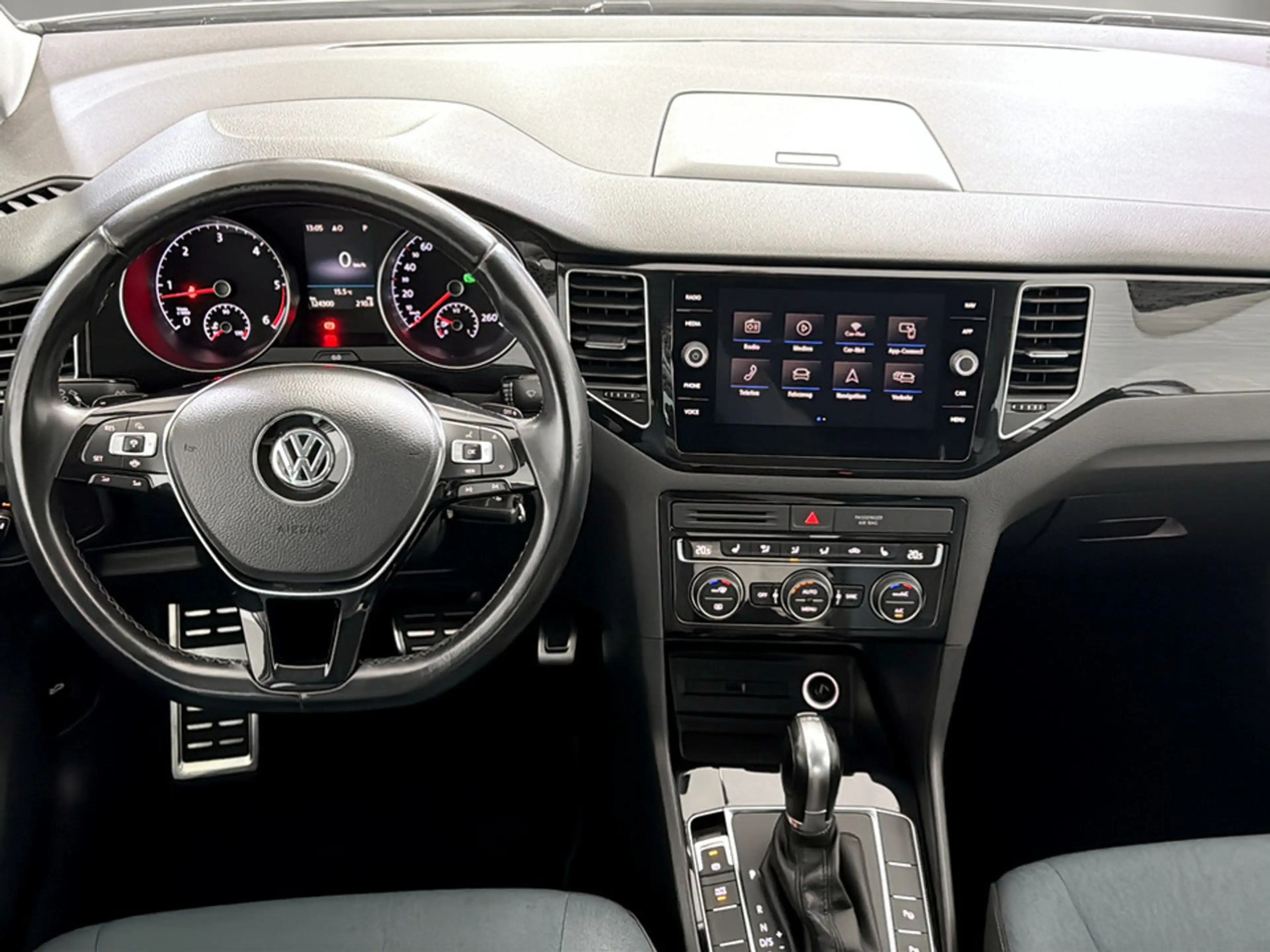 Volkswagen Golf Sportsvan Comfortline TDI SCR DSG — photo 12