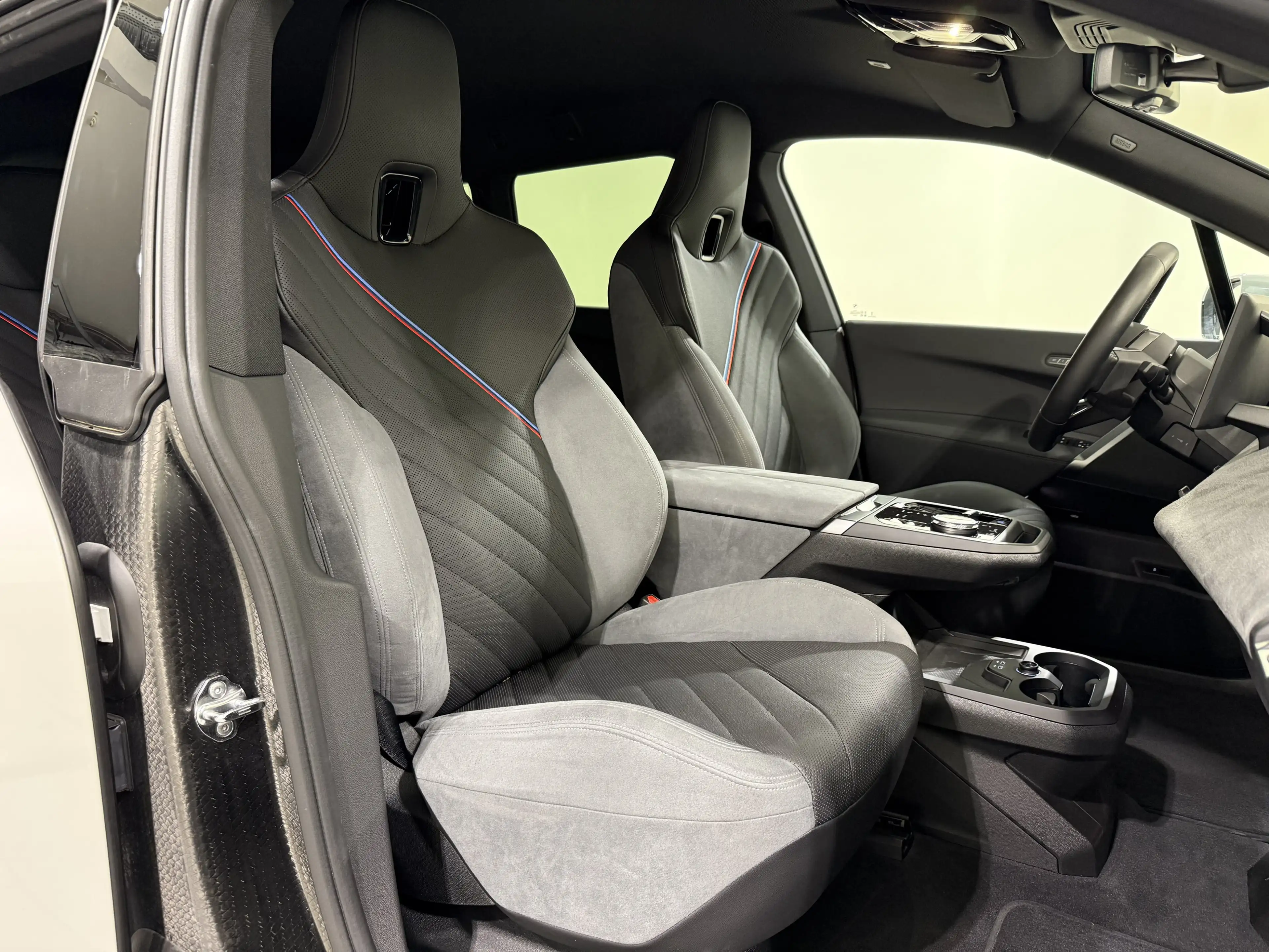 BMW iX xDrive45 M Sportpaket AHK ACC 360 ALED DA-Prof — photo 15