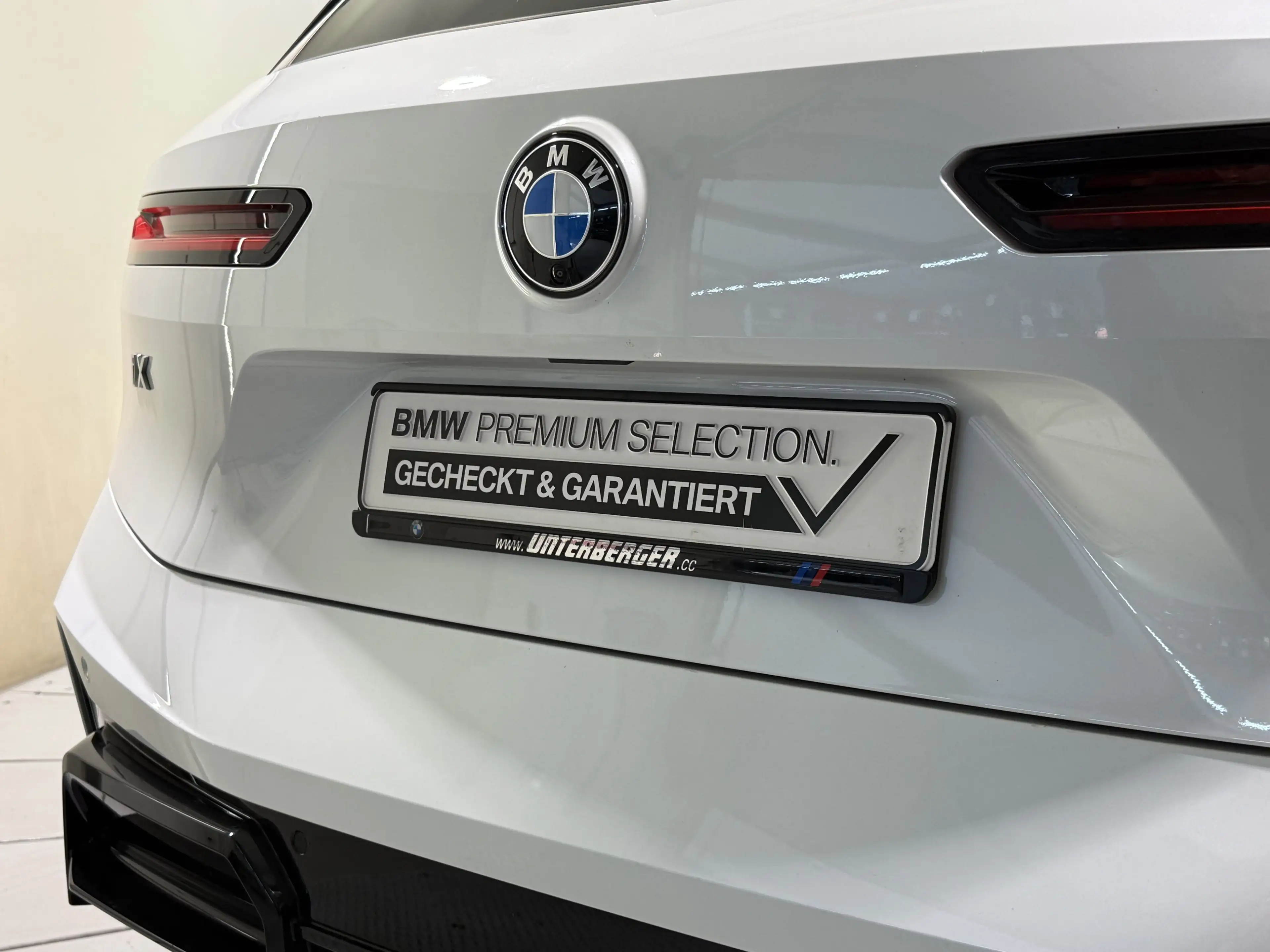 BMW iX xDrive45 M Sportpaket AHK ACC 360 ALED DA-Prof — photo 7