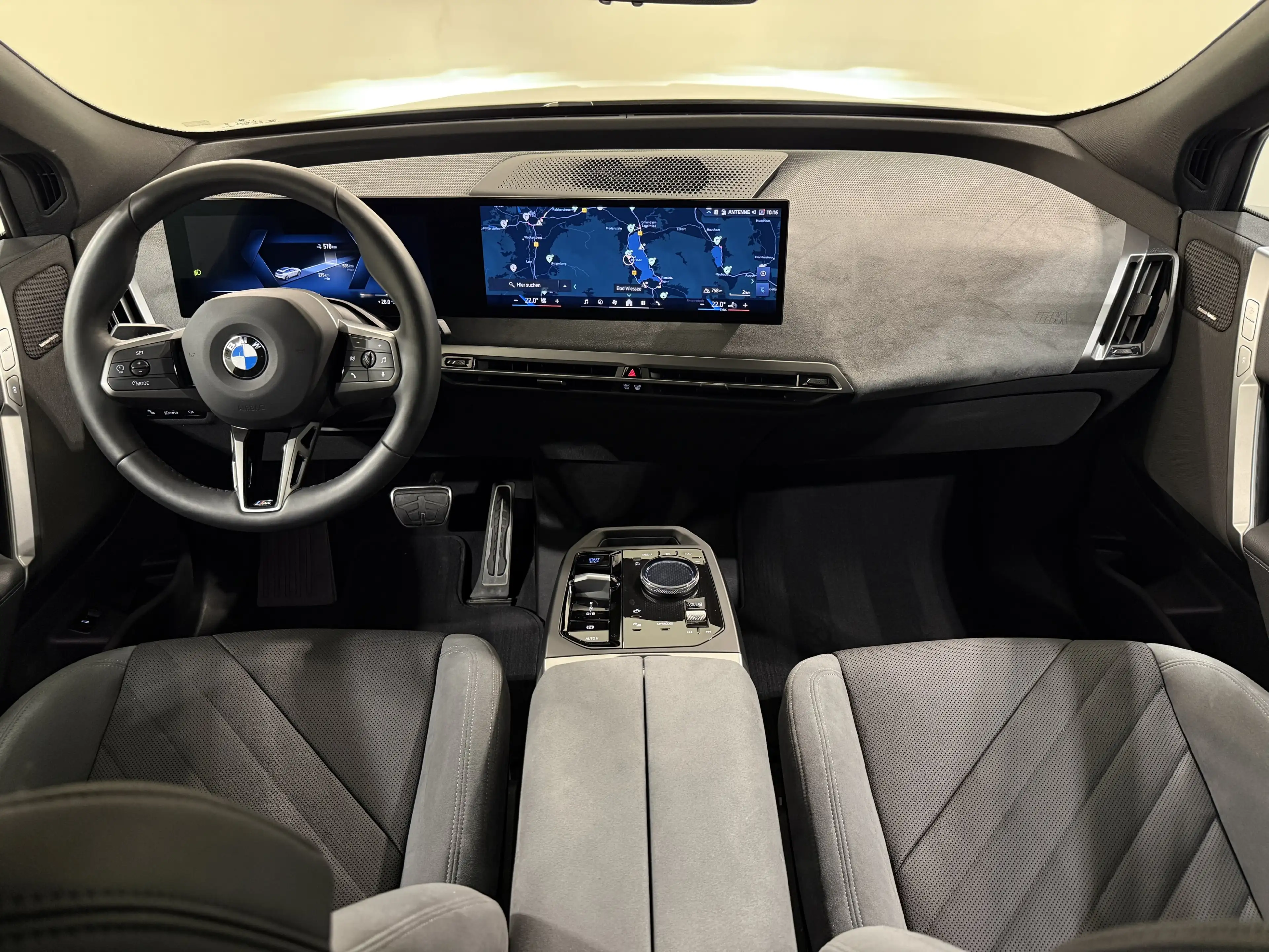 BMW iX xDrive45 M Sportpaket AHK ACC 360 ALED DA-Prof — photo 11