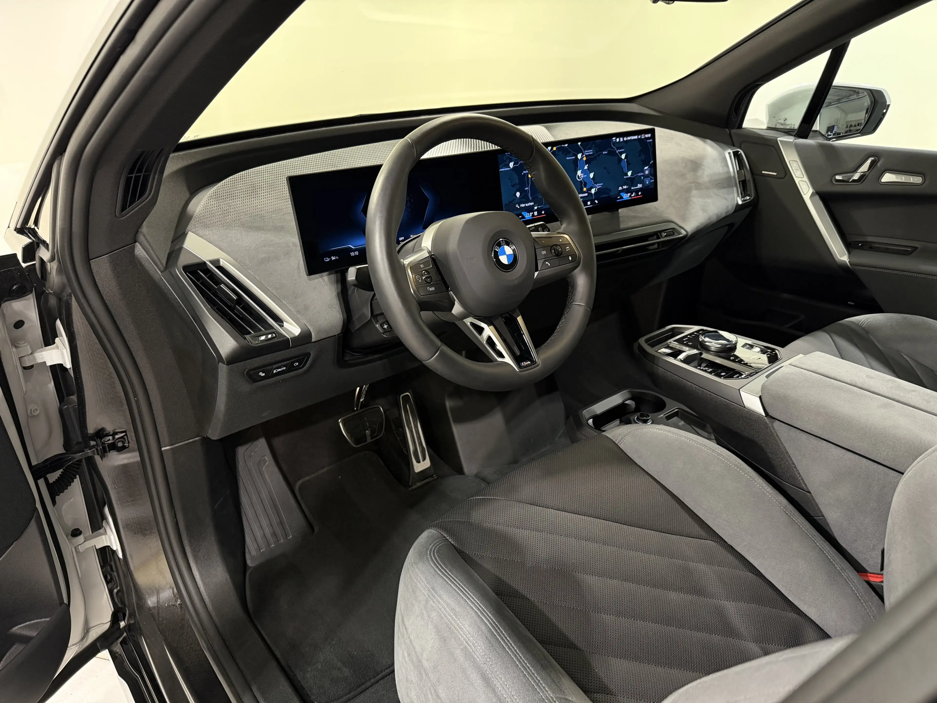 BMW iX xDrive45 M Sportpaket AHK ACC 360 ALED DA-Prof — photo 9