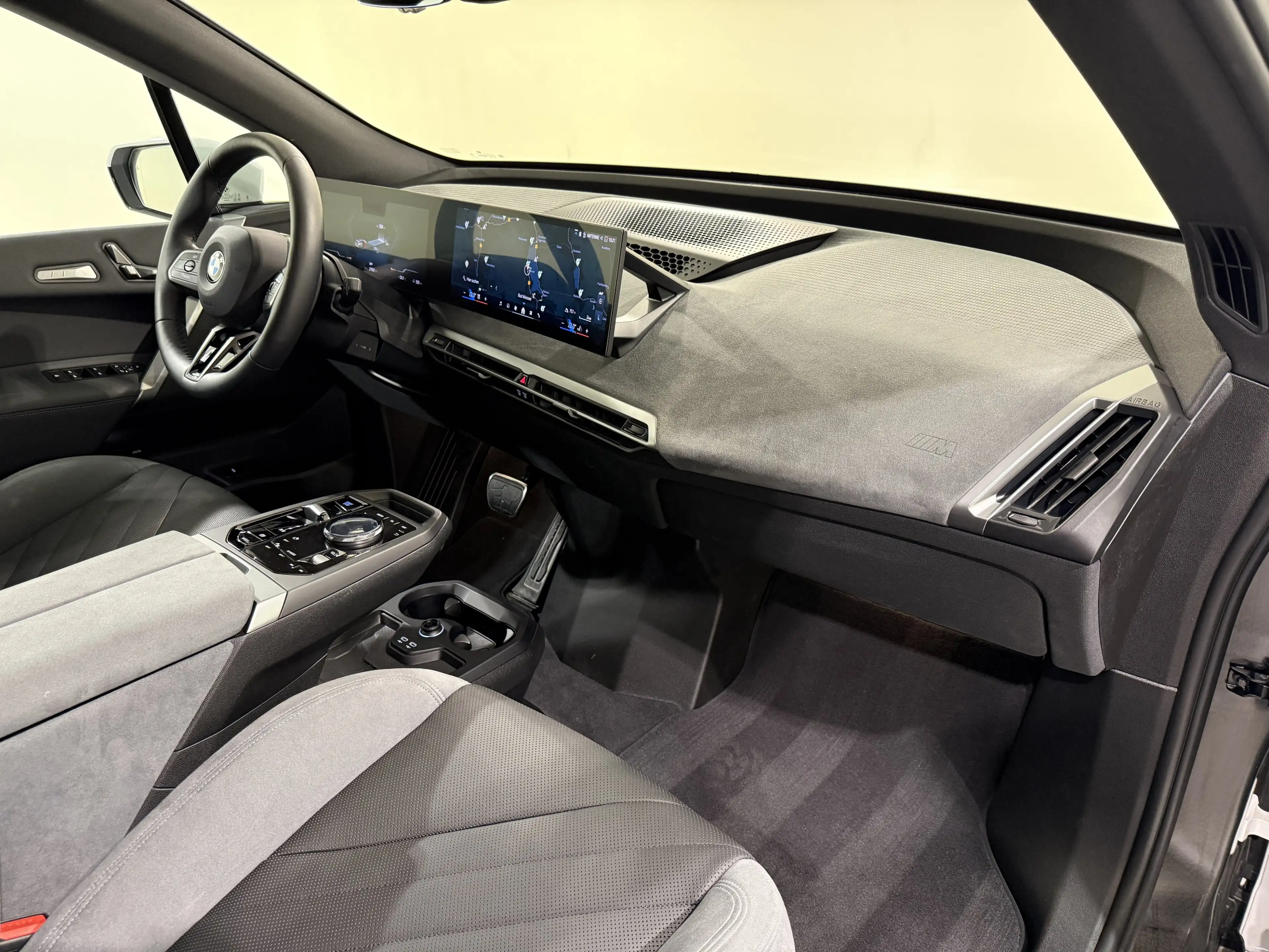 BMW iX xDrive45 M Sportpaket AHK ACC 360 ALED DA-Prof — photo 10