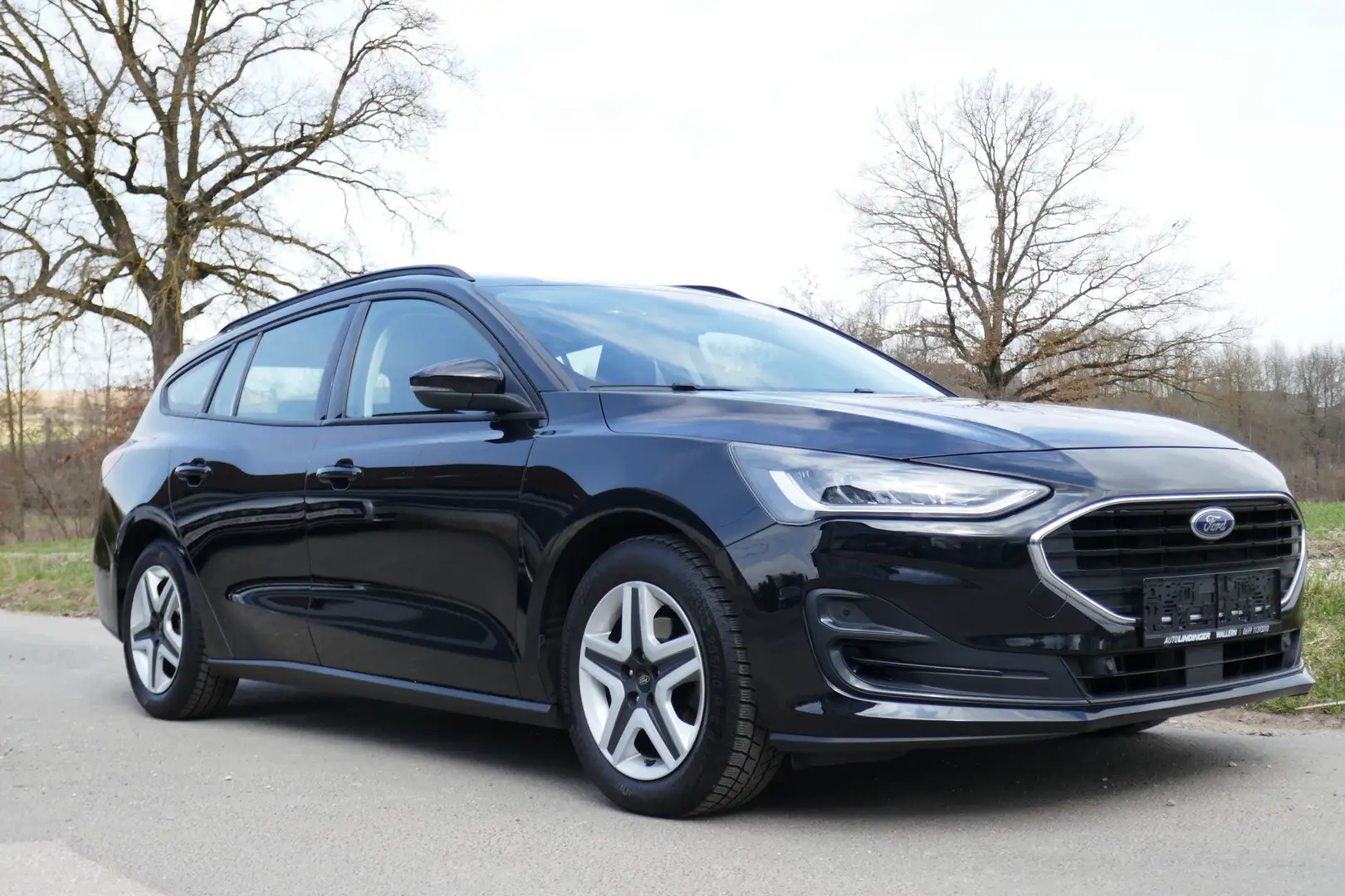 Ford Focus Cool&Connect Schwarz - 1