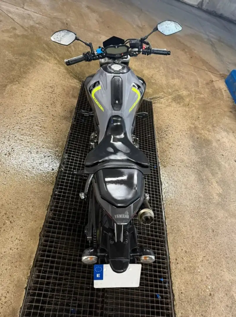 Yamaha MT-07 A2 ABS Amarillo - 2