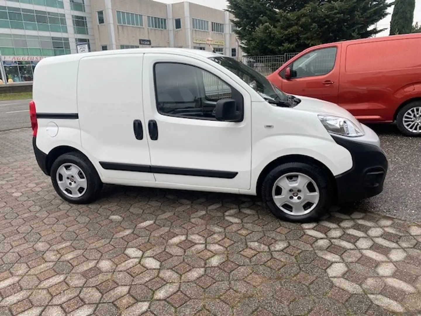Fiat Fiorino 1.3 MTJ 95 CV E6D-FINAL SX Weiß - 1
