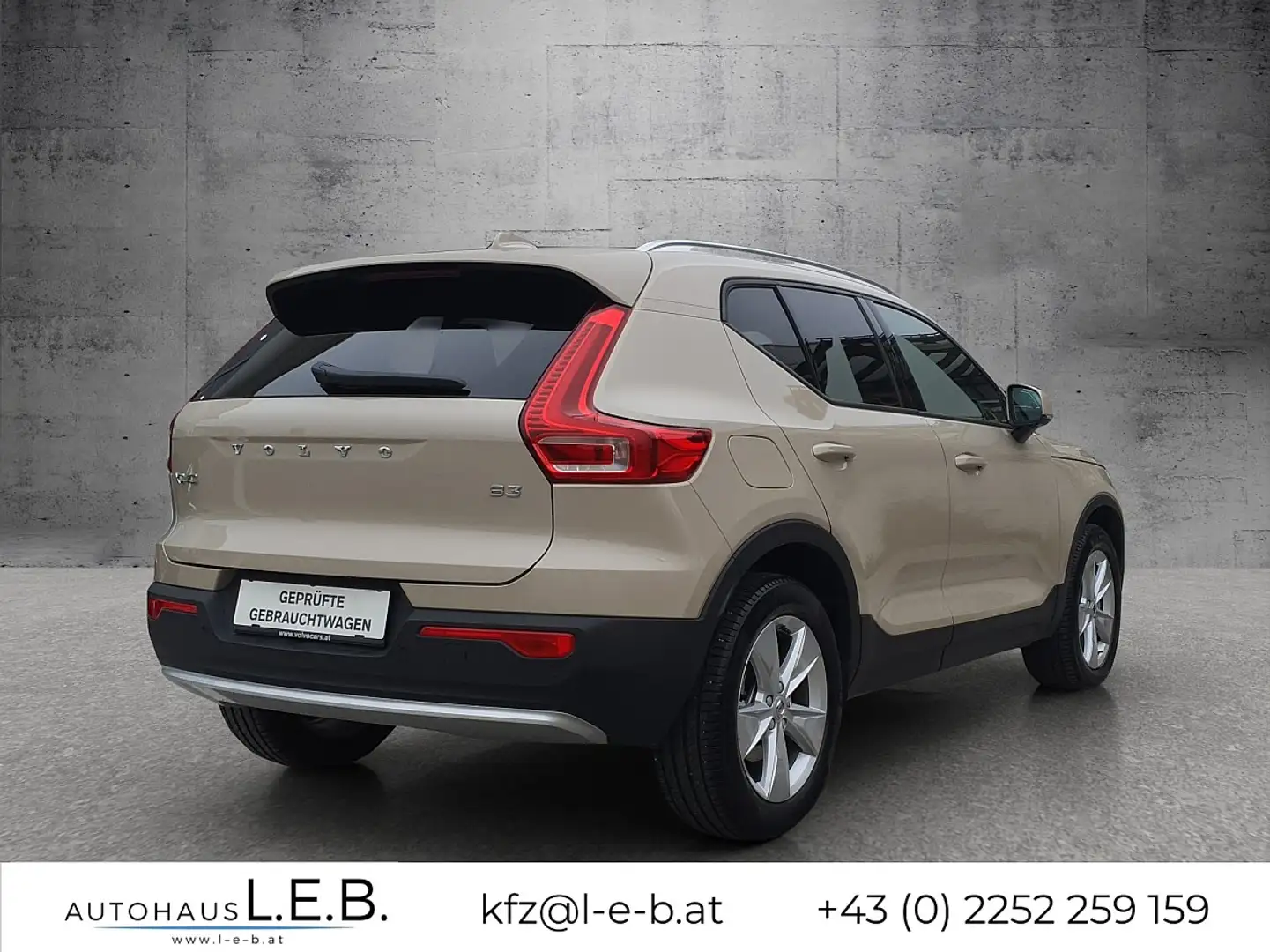 Volvo XC40 B3 Core Aut. Beige - 2
