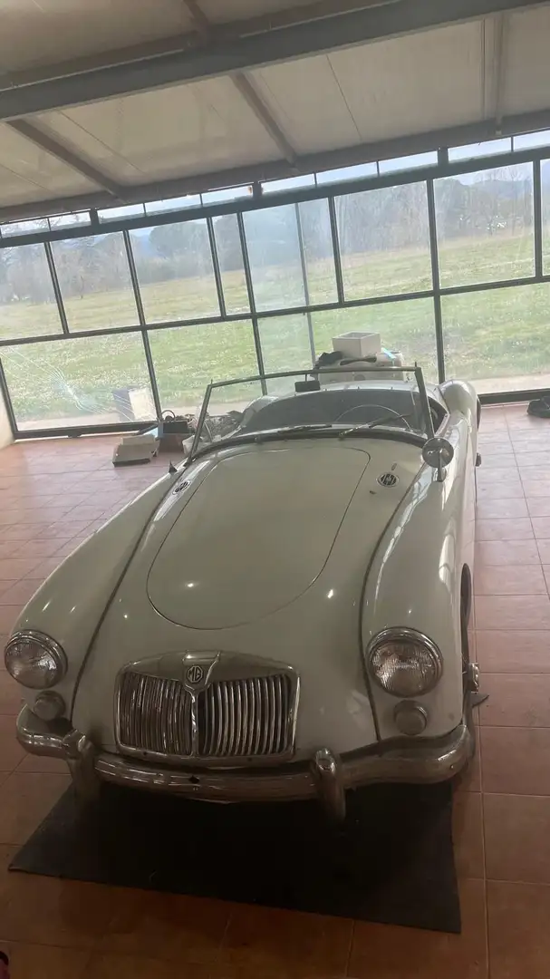 MG MGA - 2