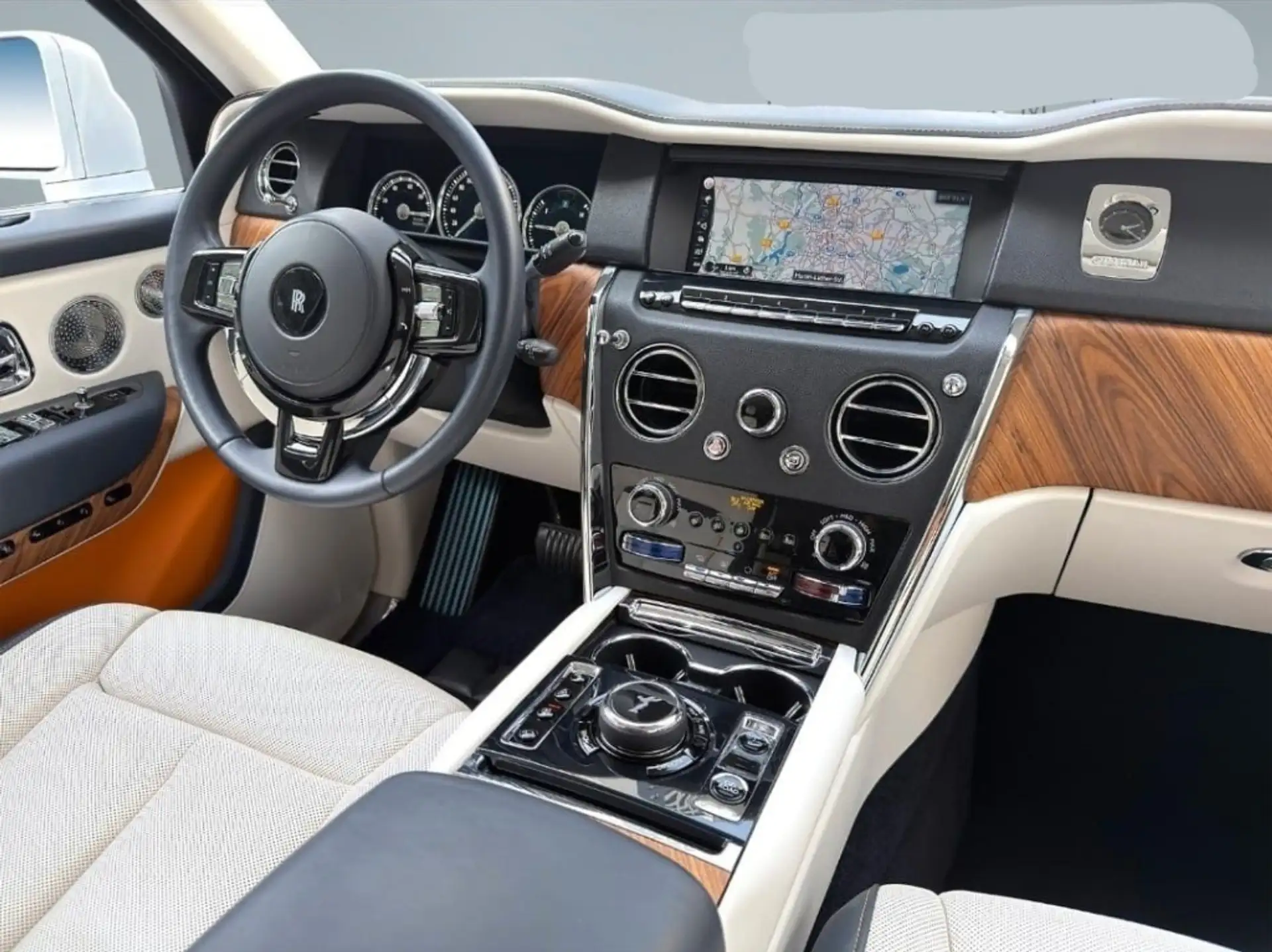 롤스로이스 컬리넌 2019 흰색 사진 3