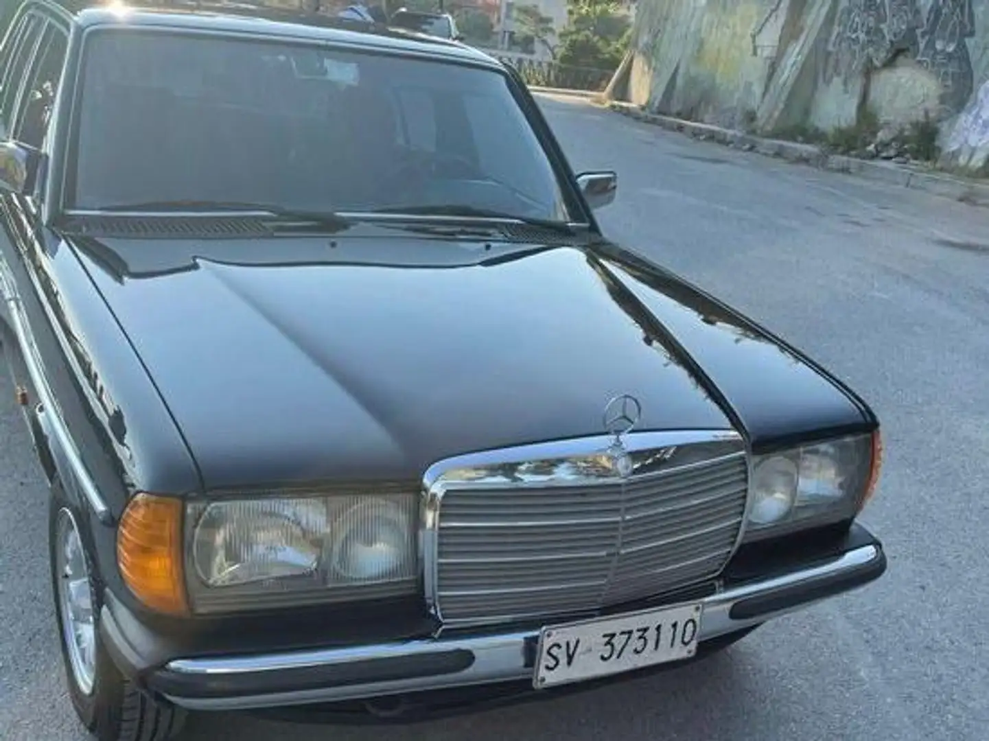 Mercedes-Benz E 230 Berlina Černá - 1