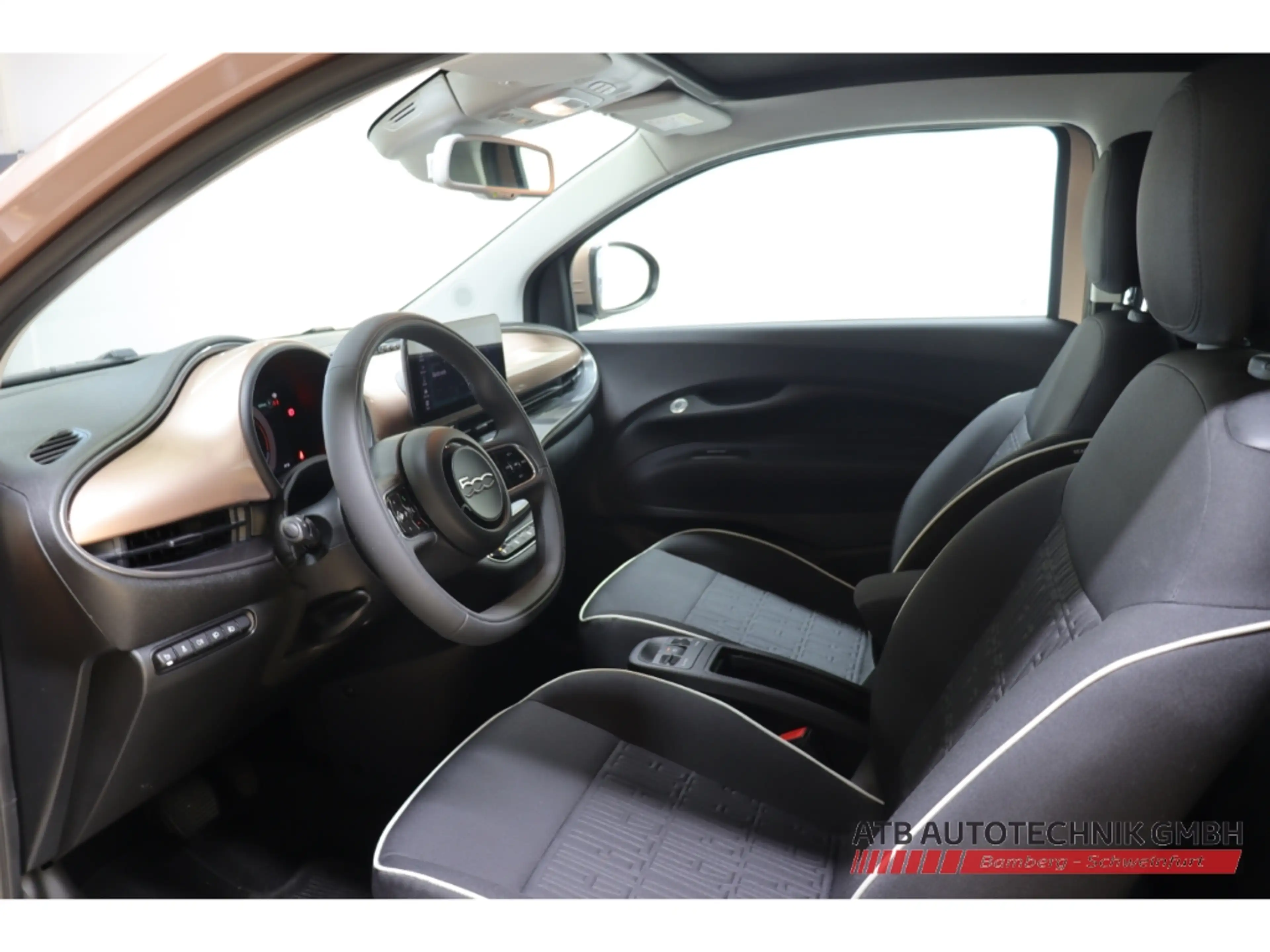 Fiat 500e 42kWh SOH 95,7% Komfort- und Stylepaket — photo 9