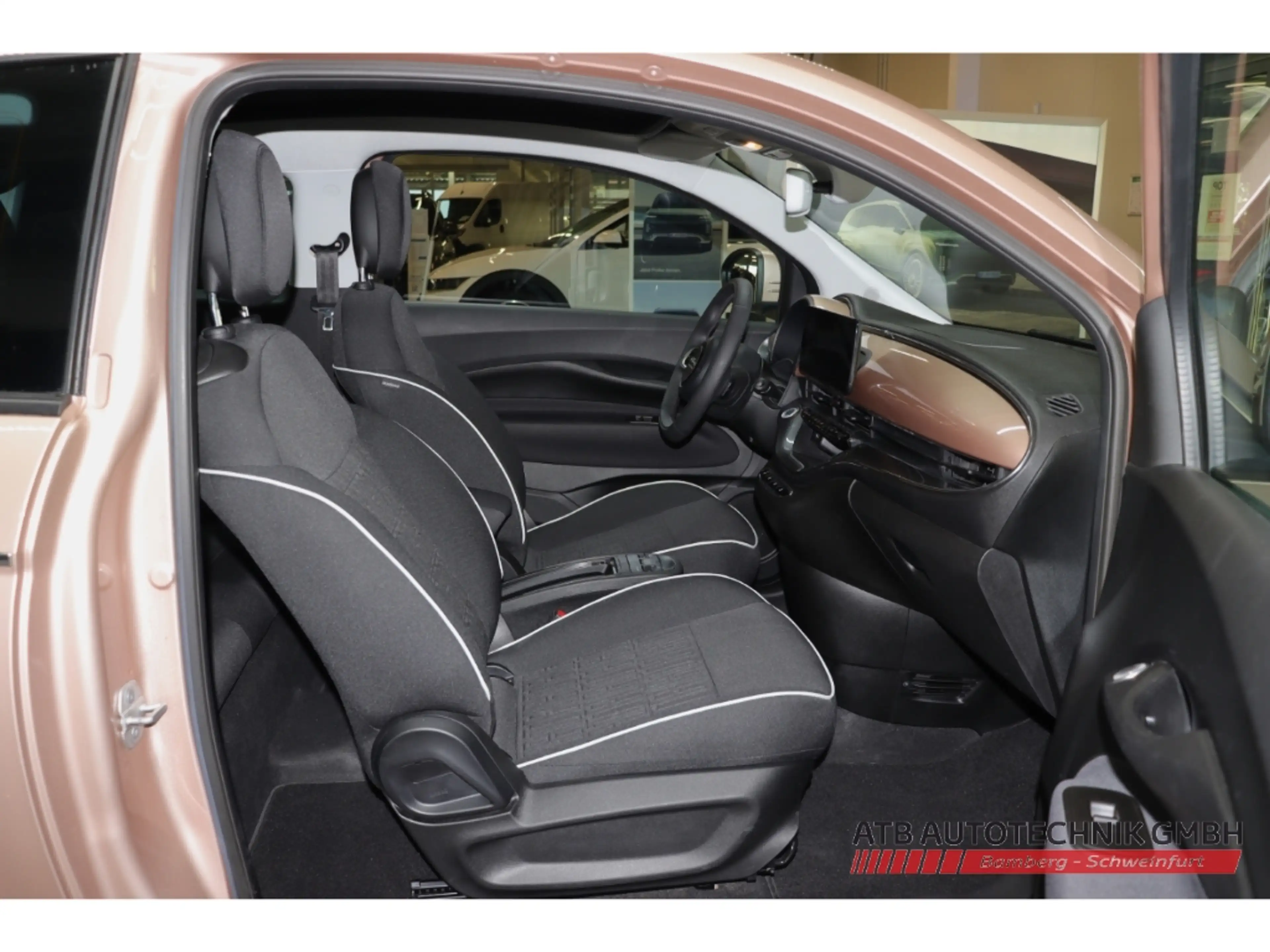 Fiat 500e 42kWh SOH 95,7% Komfort- und Stylepaket — photo 13