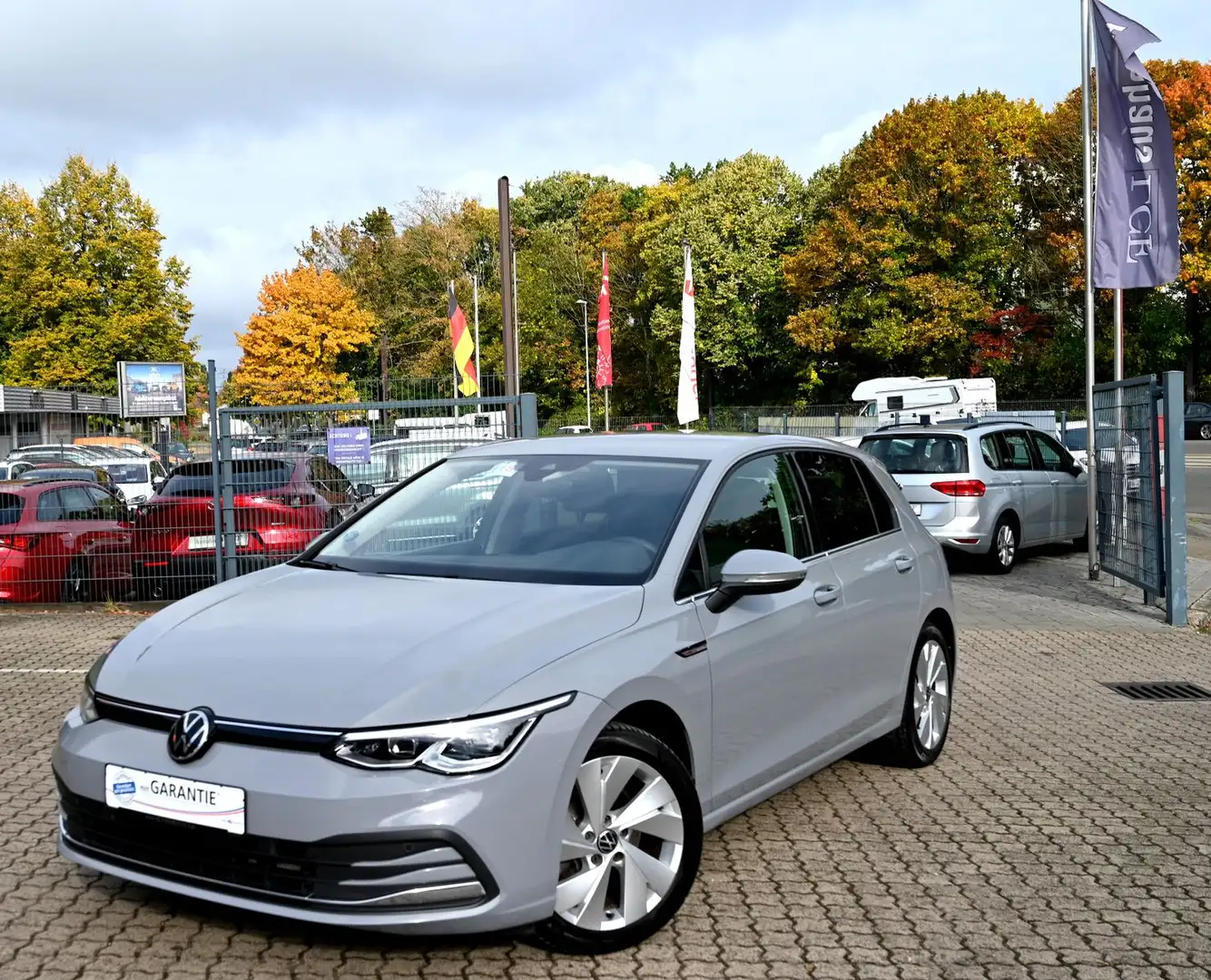 Volkswagen Golf VIII 1.5 eTSI Style NAVI LED DSG CarPlay Grijs - 2