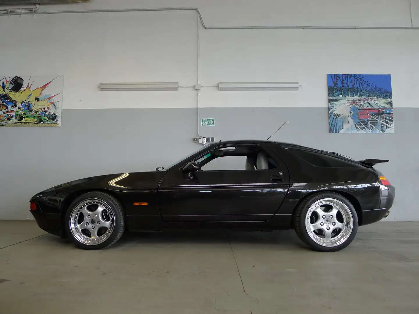Porsche 928 GTS, 61.317 Kilometer, Traumzustand Schwarz - 1