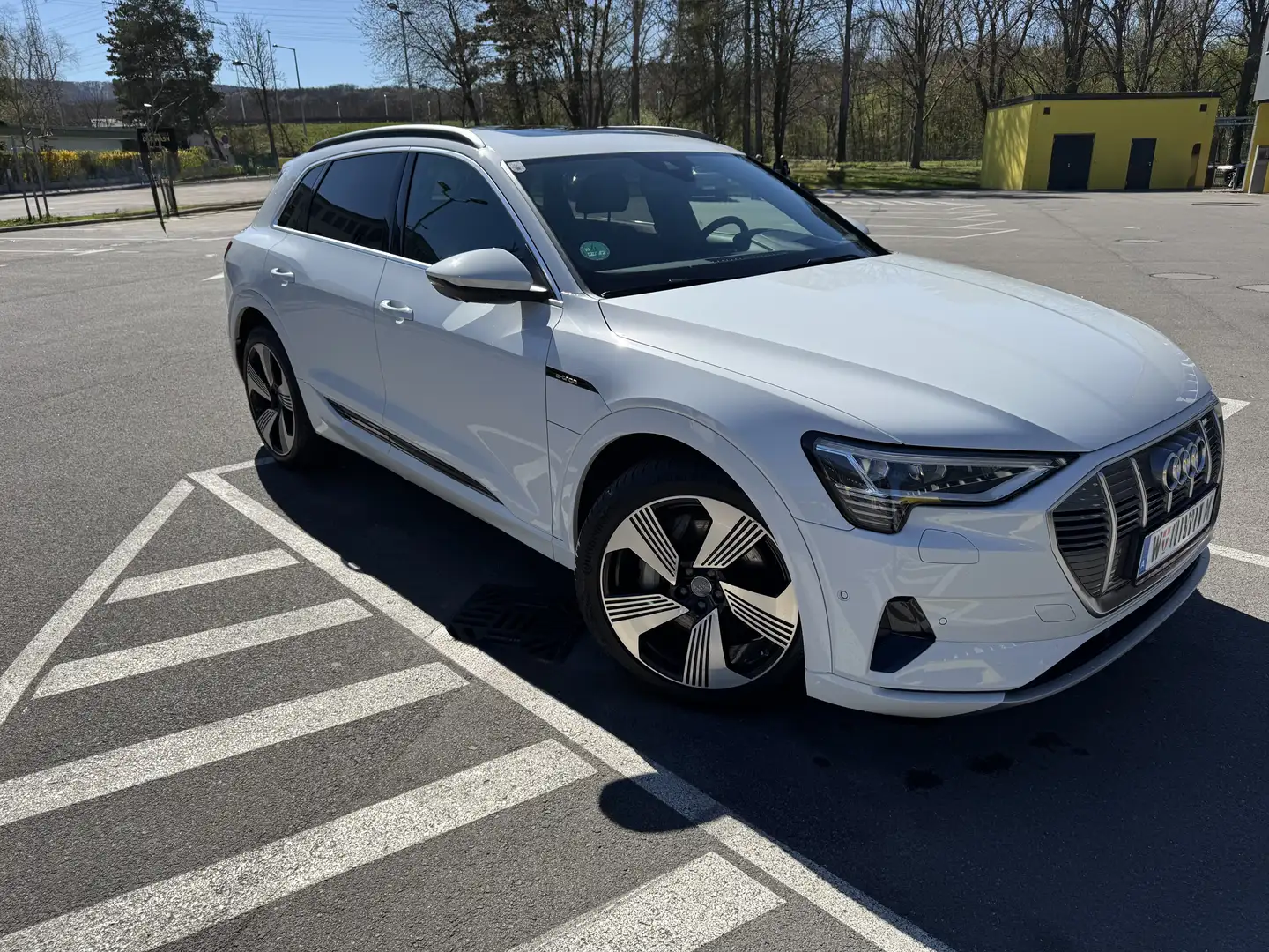 Audi e-tron 55 quattro 95kWh Advanced - 1