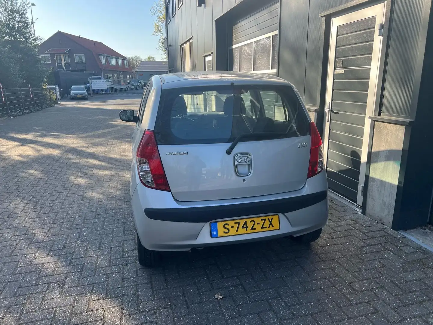 Hyundai i10 Hyundai I10 1.1 Pure AIRCO Grijs - 2