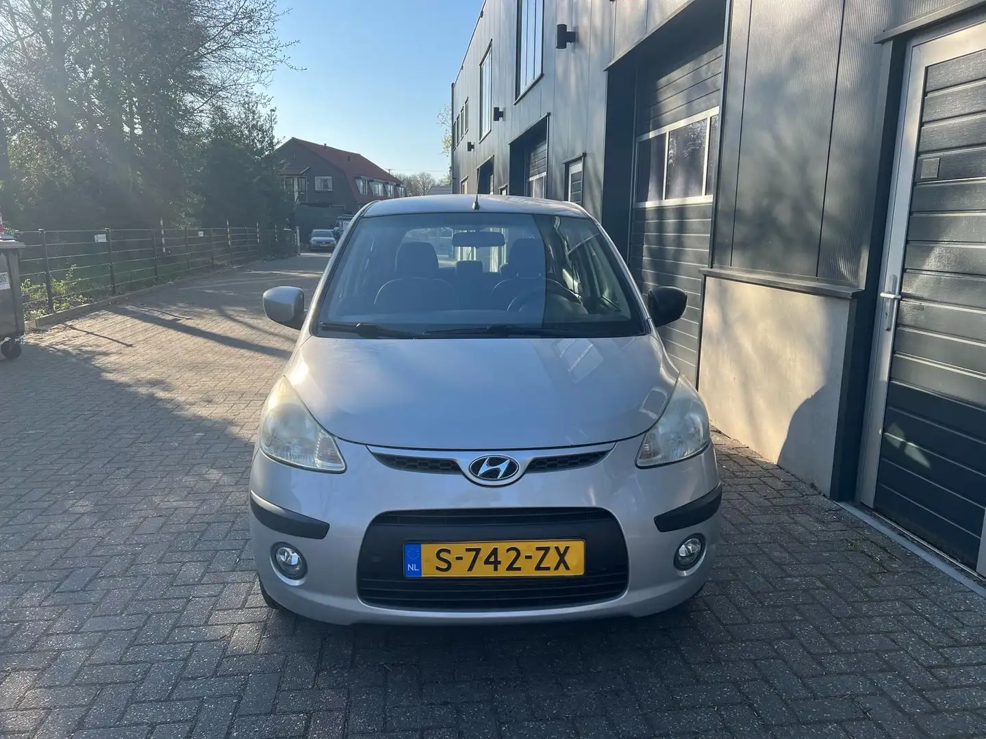 Hyundai i10 Hyundai I10 1.1 Pure AIRCO Grijs - 1